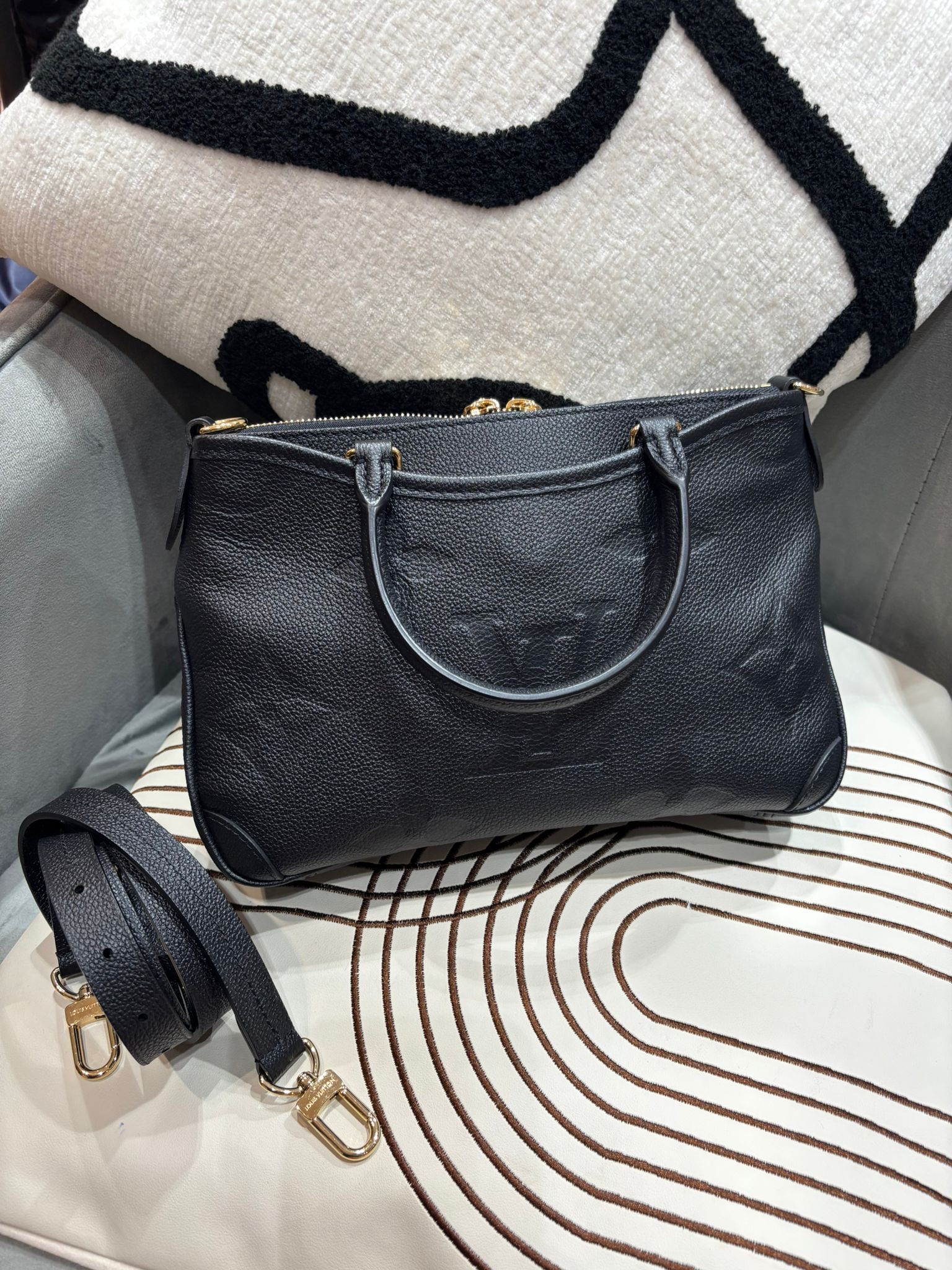 Lv Calfskin Monogram Empreinte Trianon PM 2 way bag M46488 100%Authentic, 99%New ✅Dust bag 