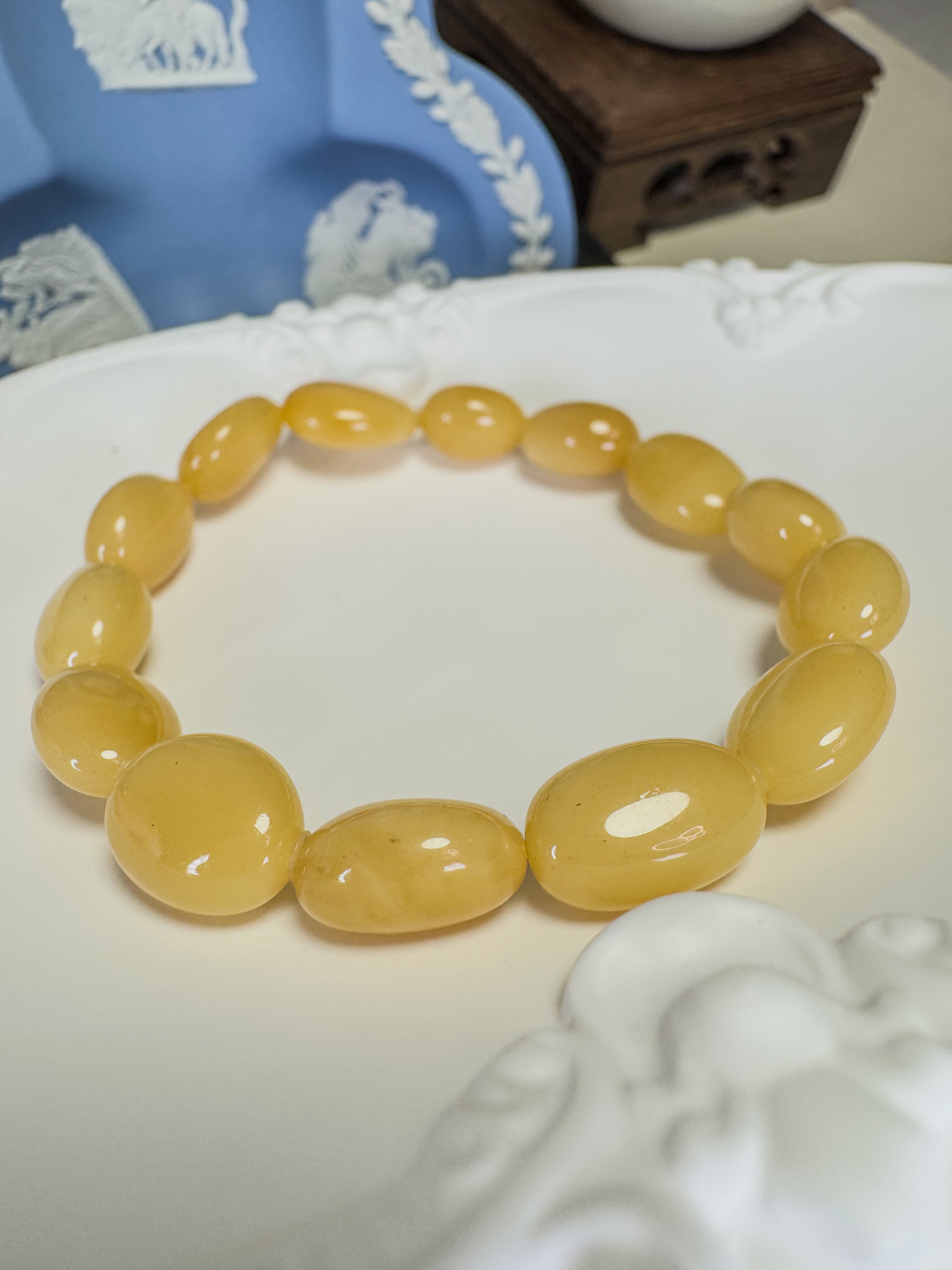 天然蜜蠟橢圓珠手鍊 (8+mm)