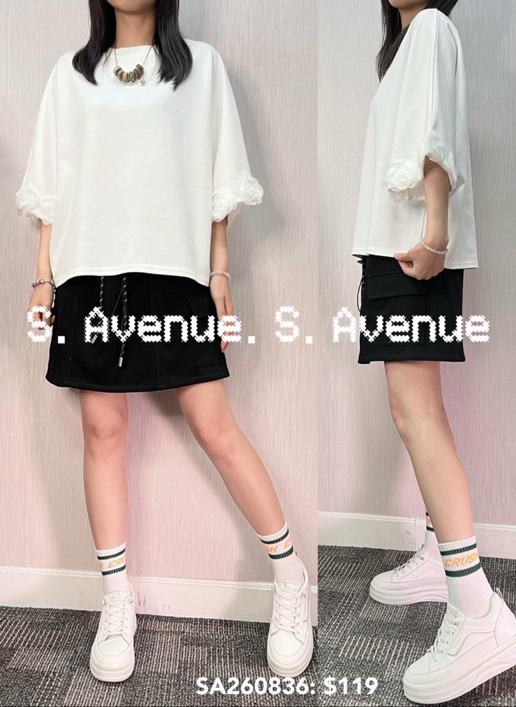 SA260836: 喇叭袖袖邊立體花小蝙蝠tee