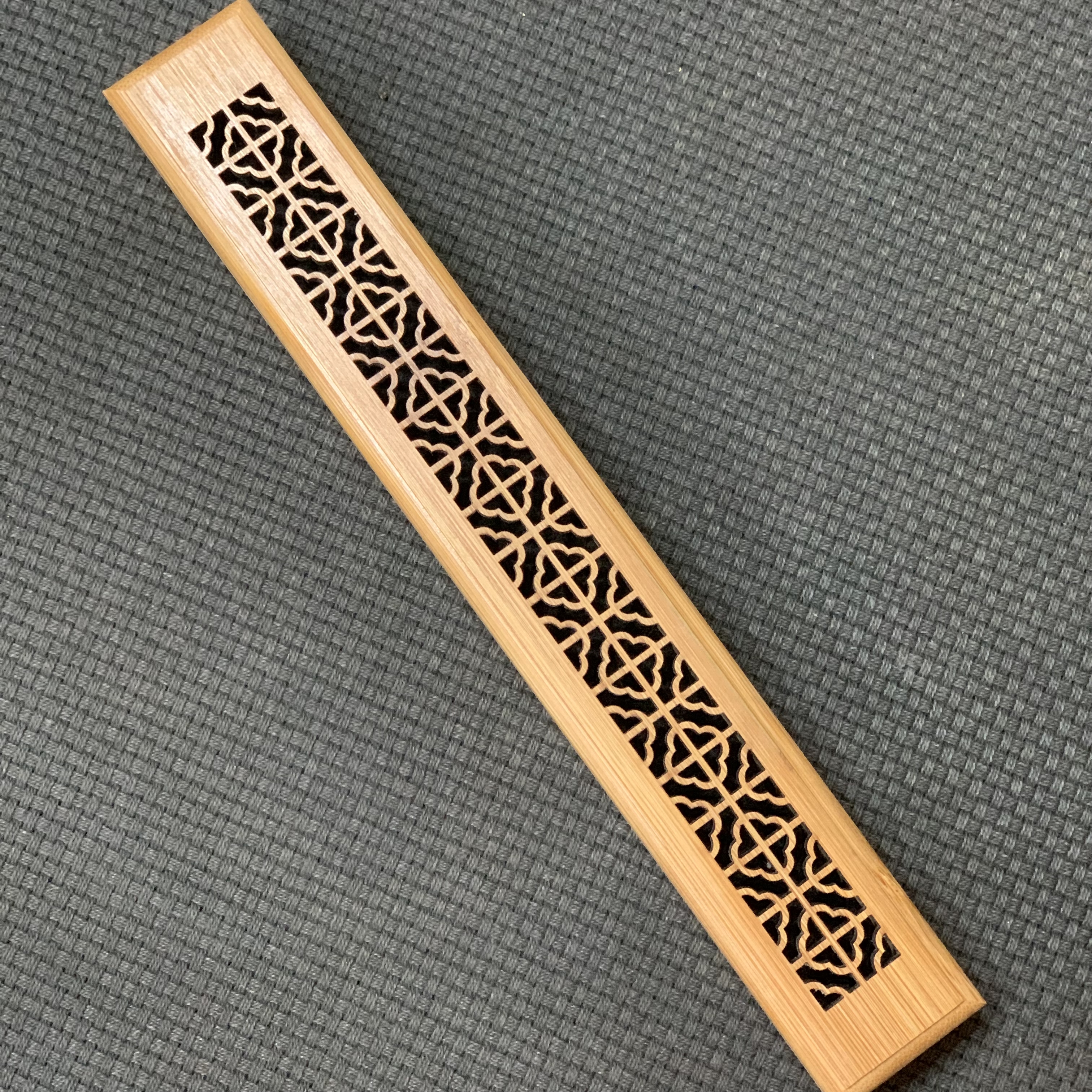 線香卧盒：楠竹製 【可搭配不丹線香使用】(喜字紋)