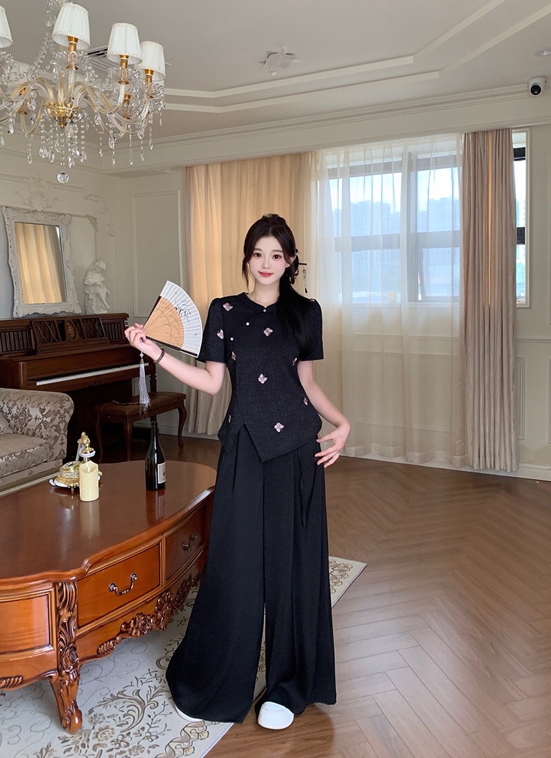 B288(22359+22314) 新中式国风粉蝴蝶提花下摆不规则黑上衣与黑粉长裤套装 