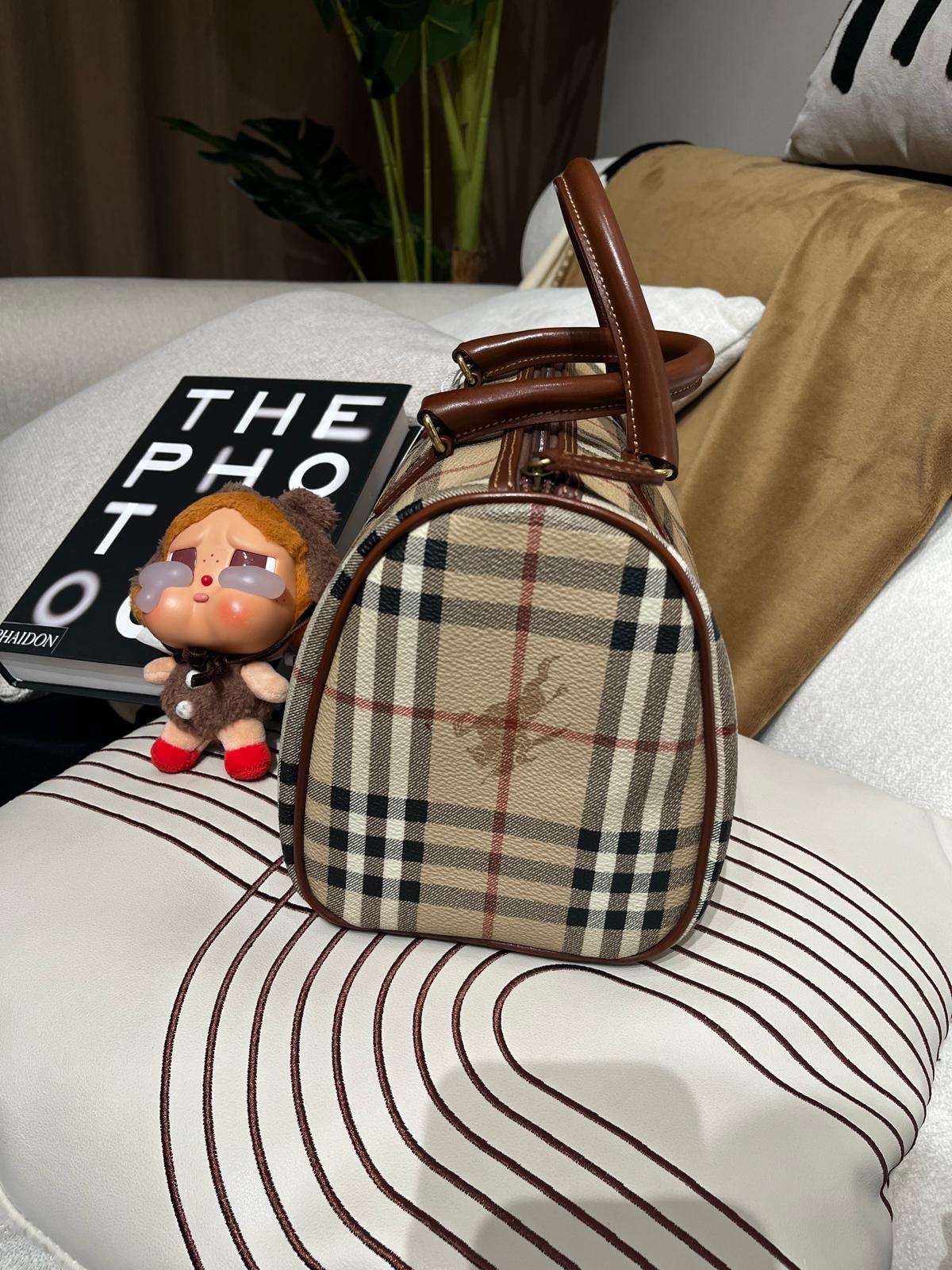 Burberry Boston bag ,100%Authentic ,98%new 