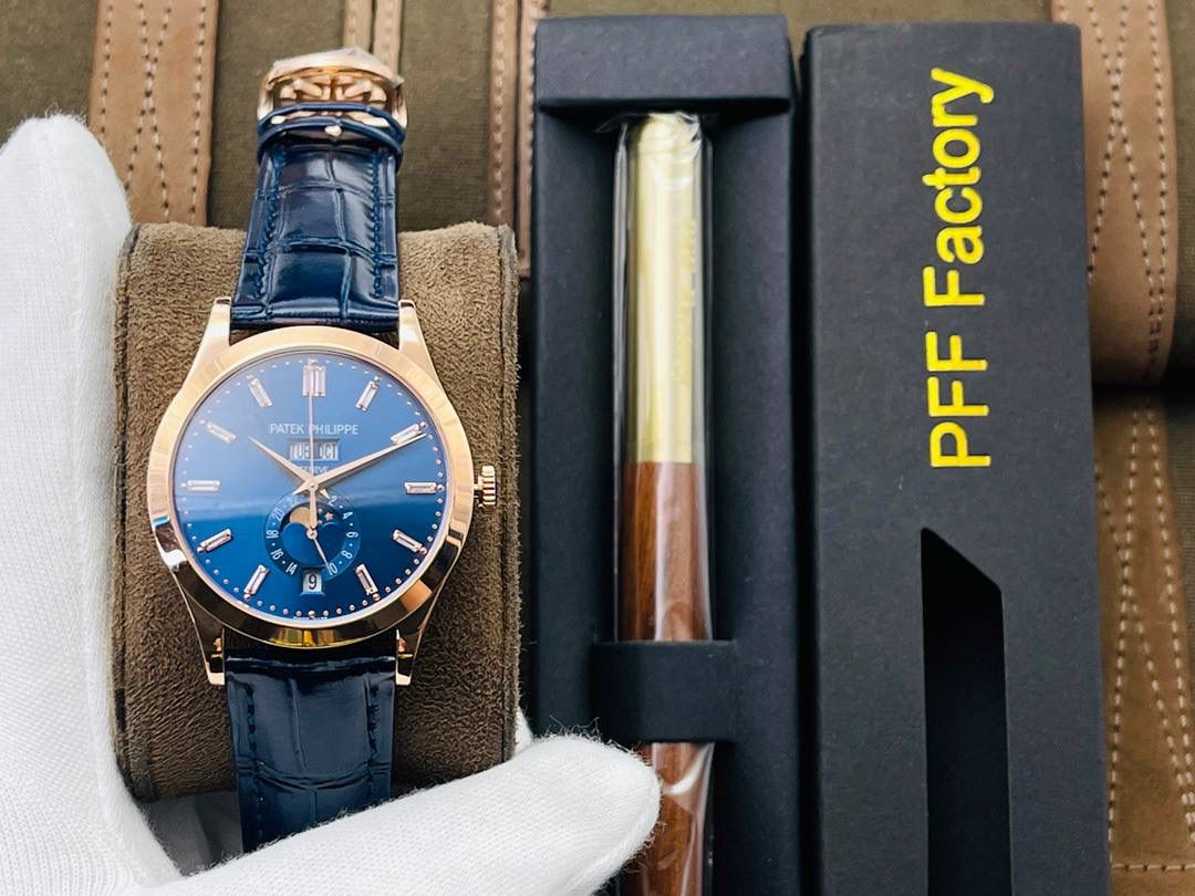 市场最高版本 百达.翡丽复杂功能计时5205G腕表！ 1⃣️历经两年不断对机芯进行改造与调试，一贯追求以原装工艺为目标！ 2⃣️直径38.5MM！ 3⃣️功能同原装一致，月相/星期/月份/日历！ 4⃣️字面为高难度双色渗透，非普通厂工艺！ 5⃣️蓝宝石玻璃镜面，表面镀多一层通透！ 6⃣️（技术突破)采用海鸥机芯改进为一体Cal.324S机芯！ 大小夹板均能做到完美倒角效果，并做镀铑加工。 7⃣️夹板采用瑞士进口宝石轴承点缀，色泽纯良，鲜艳自然