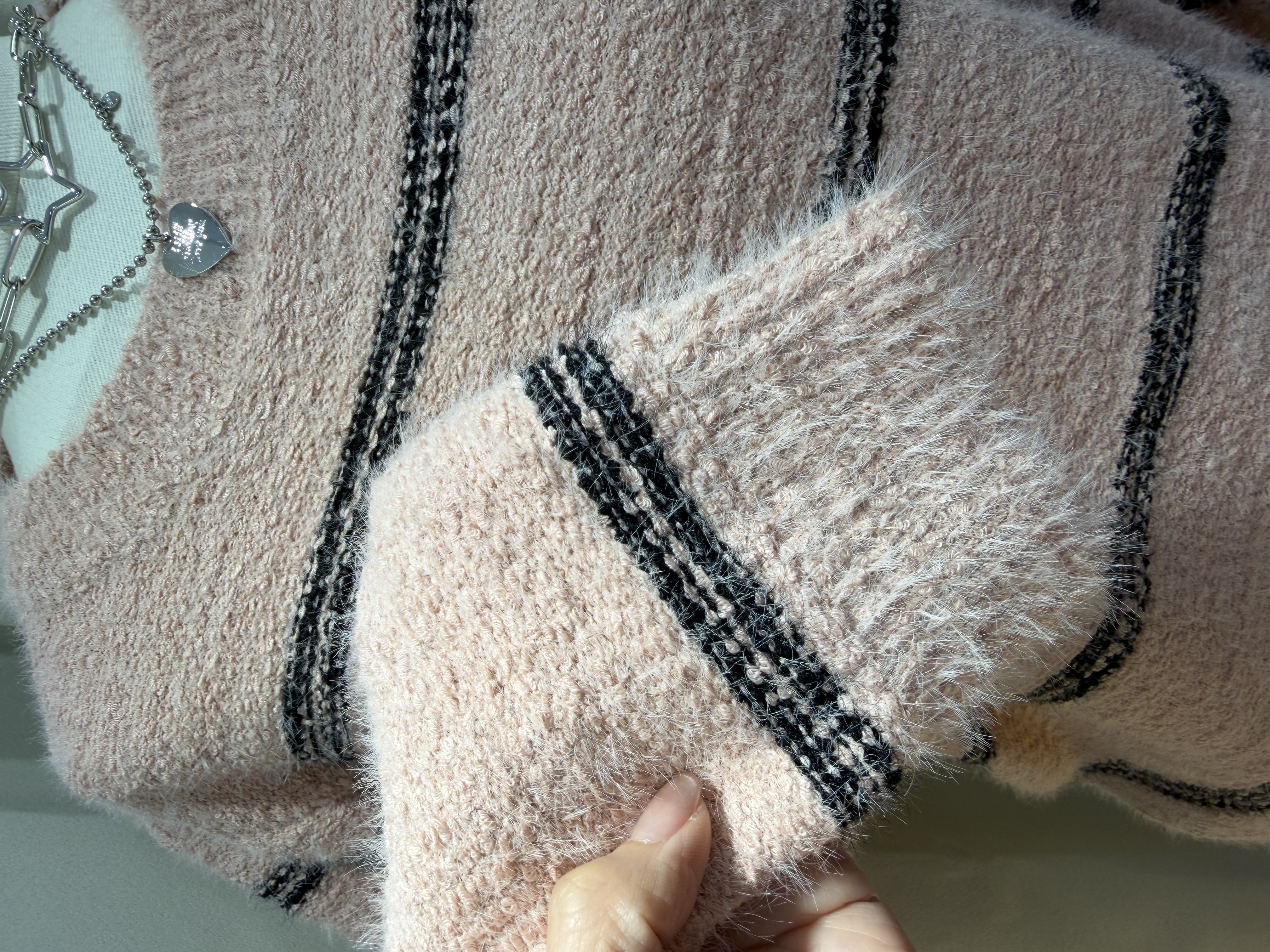 粉色條紋毛絨針織衫