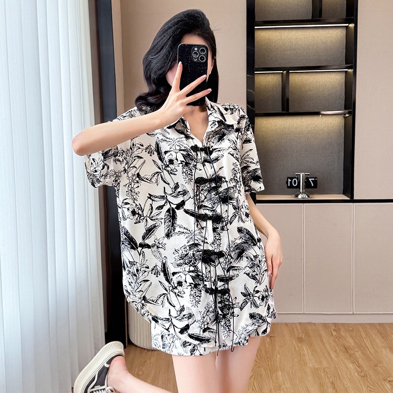 B183(6075) 新中式水墨印花国风前排盘扣开衫上衣与短裤杏套装