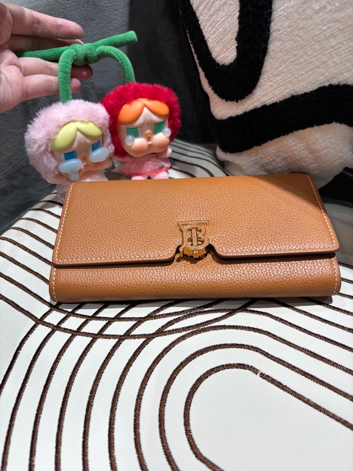 未使用品 Burberry Flap Long Wallet Calfskin Tan 100%Authentic, Unused 未使用品 ✅Dust bag