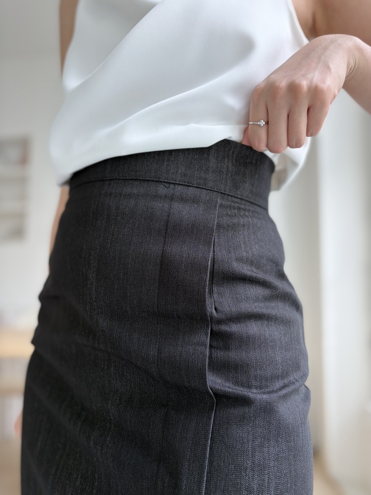 Front Slit Pencil Skirt (Black)