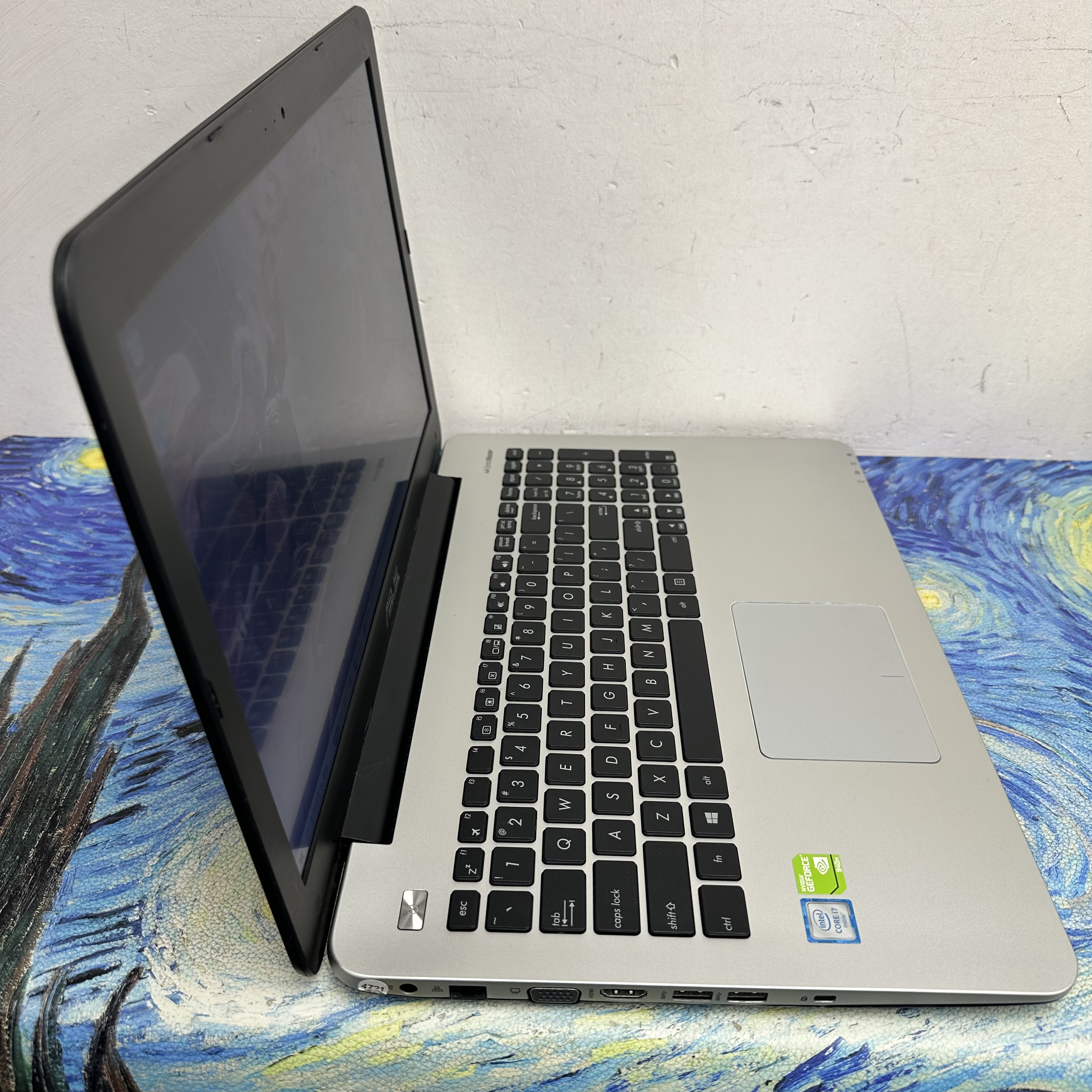 Asus i7-6500U/12GB Ram/256GB SSD/獨立顯示卡/15.6寸Mon/薄身機/Gaming Laptop/ Notebook / Laptop / 文書機 / Movie / Netflix / NVIDIA / GT940M