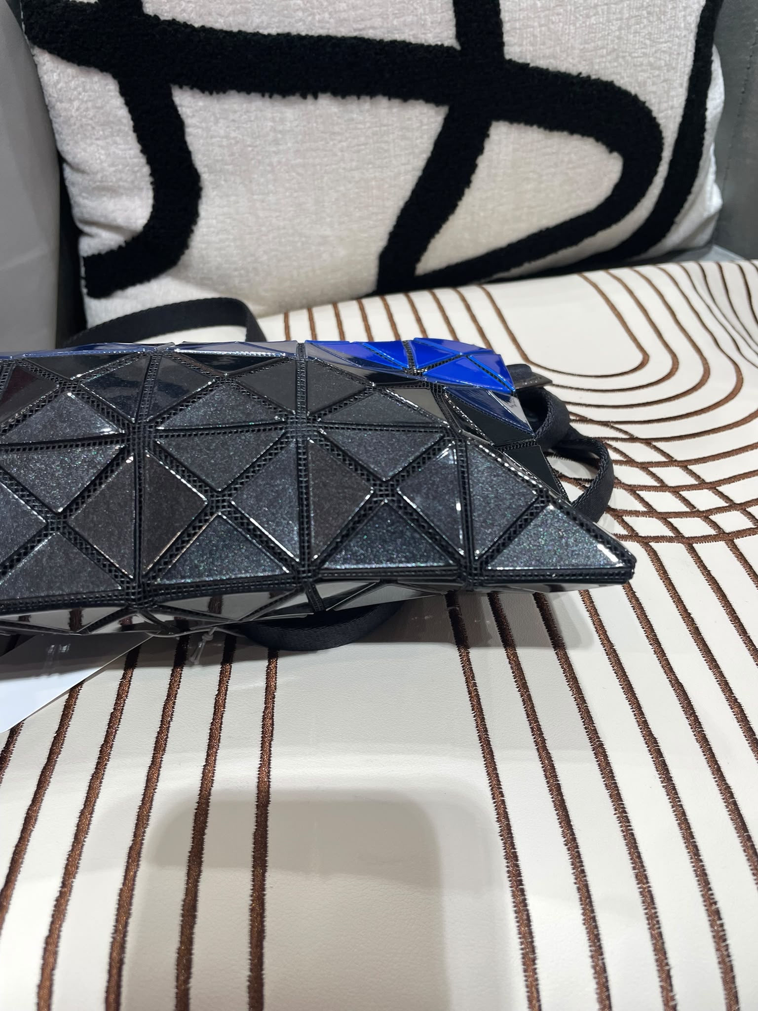 Issey miyake BaoBao crossbody Bag  100%Authentic,98%new