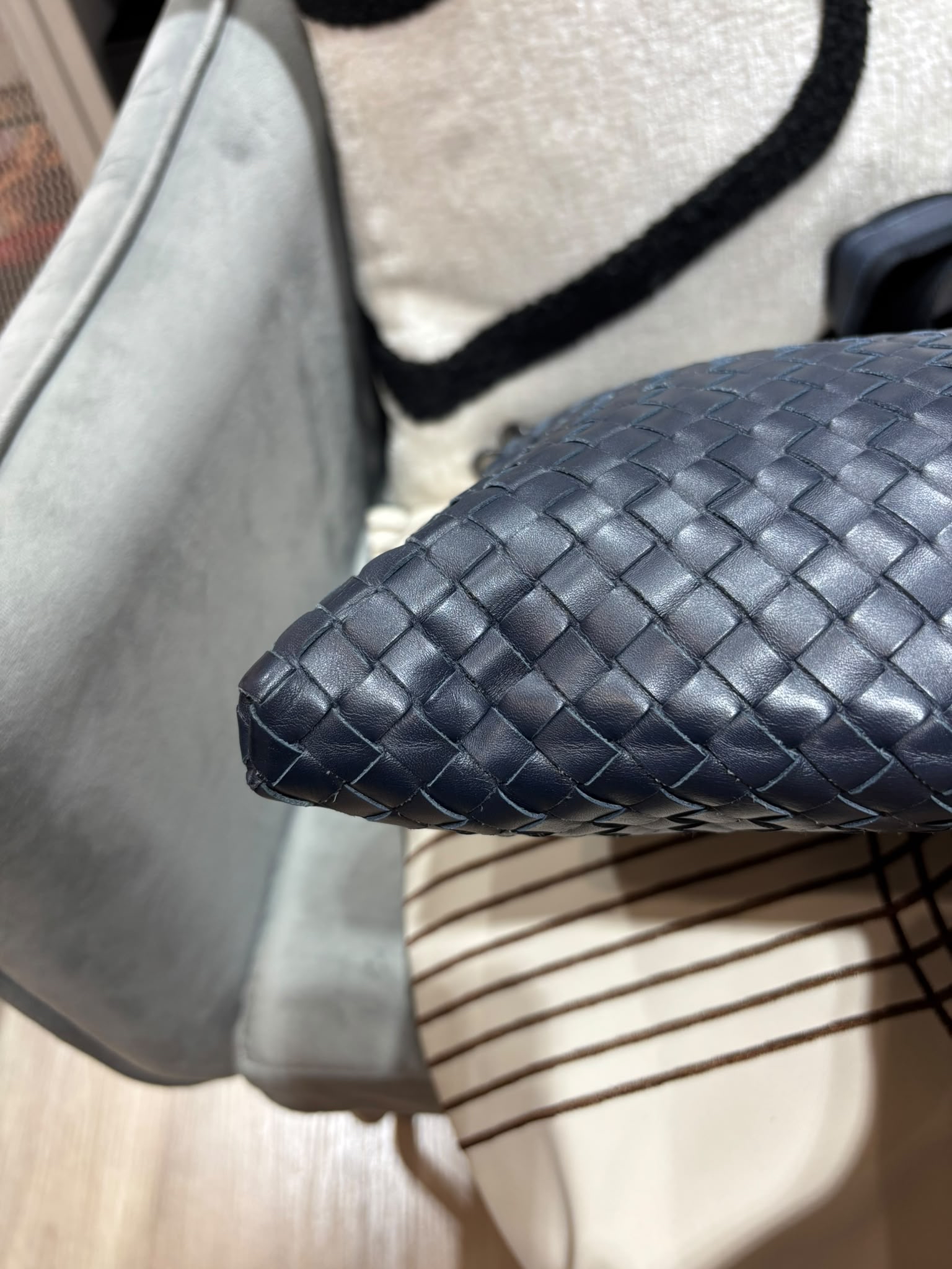 Bottega Veneta BV Intrecciato shoulder bag Navy 100%Authentic, 95%New 