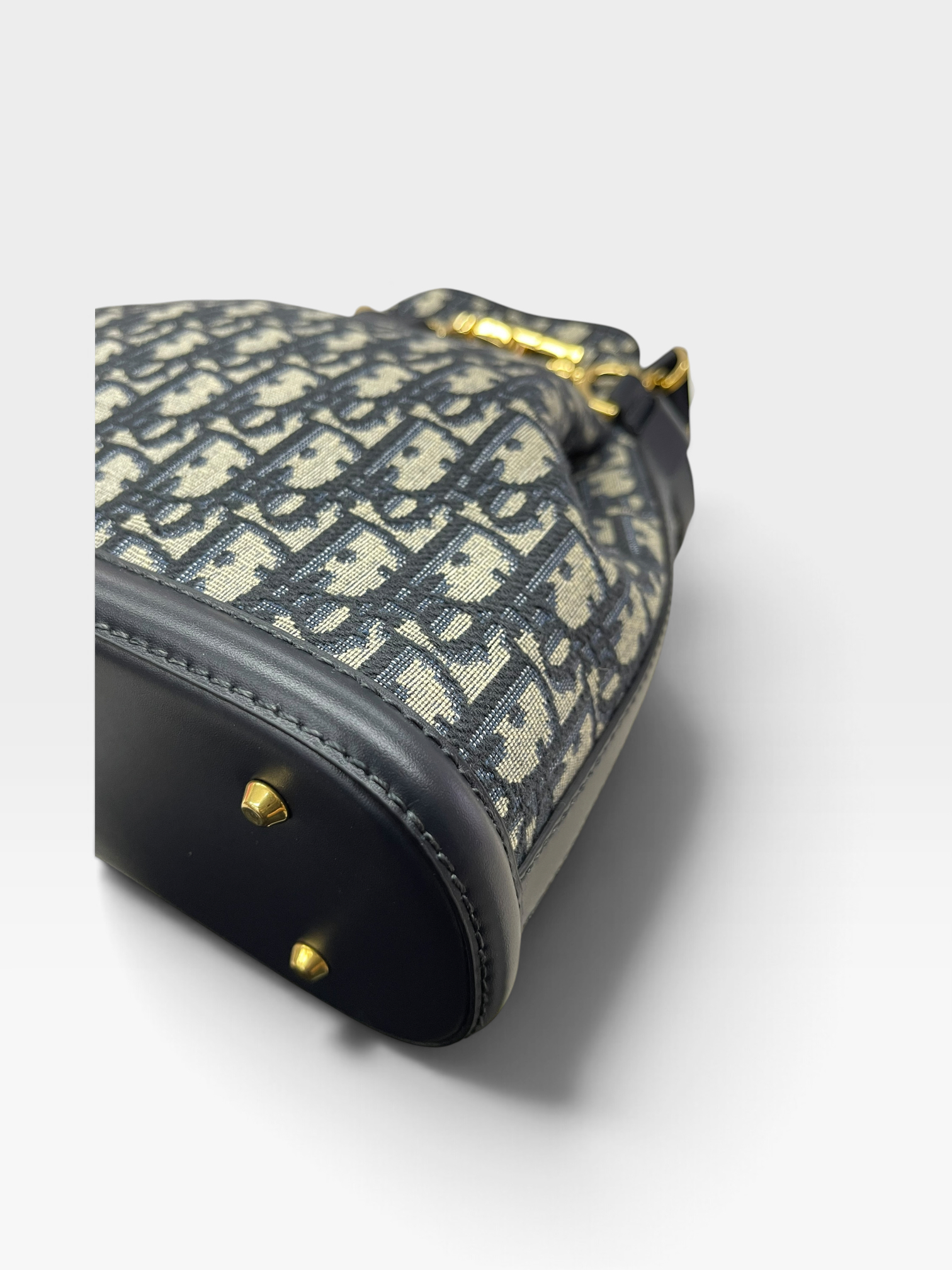 Pre-Owned DIOR Bucket Bag / Product Code: 092702