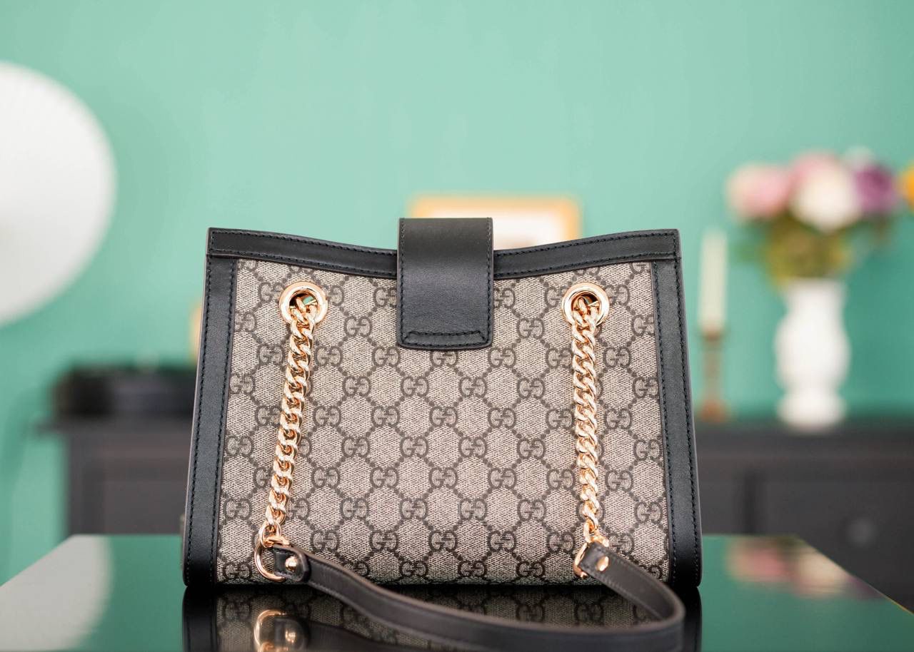 🥯Padlock系列GG小号肩背包 老花黑色 26cm 休闲、随意、有范 且非常大牌的款真的非Padlock这款购物袋不可 通勤风，小号容量也非常OK 包身轻便，非常适合上班族！ 官方款号 498156 尺寸：26x18x10cm