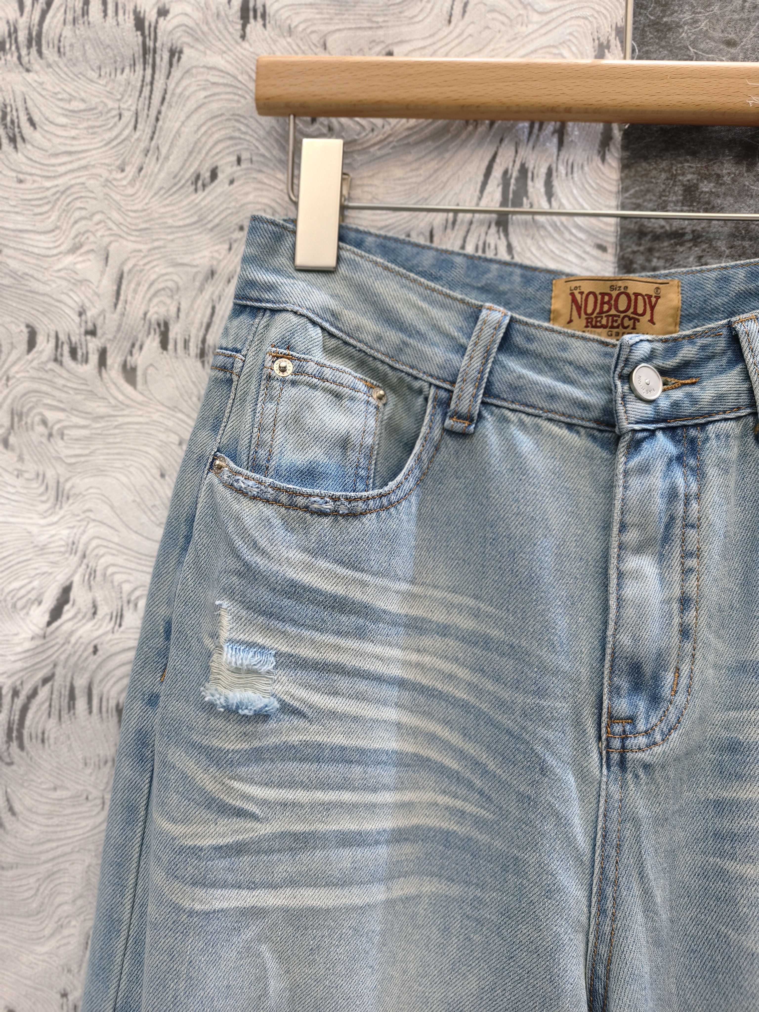 破洞闊筒牛仔褲