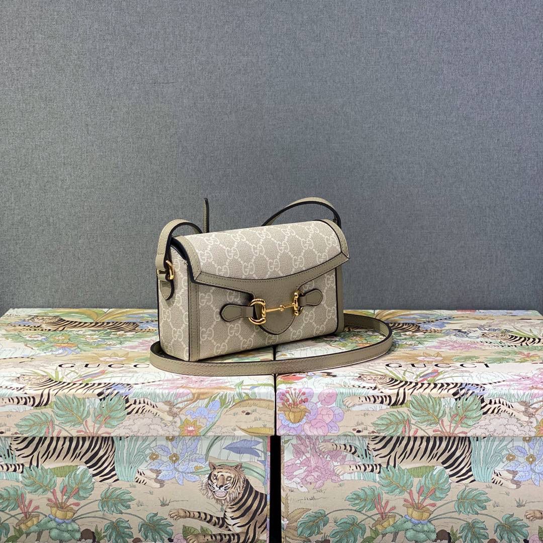 ▪大货实拍 𝐆𝐮𝐜𝐜𝐢 𝐁𝐞𝐢𝐠𝐞 𝐖𝐡𝐢𝐭𝐞燕麦色 型号：699296 尺寸：18*12*5cm