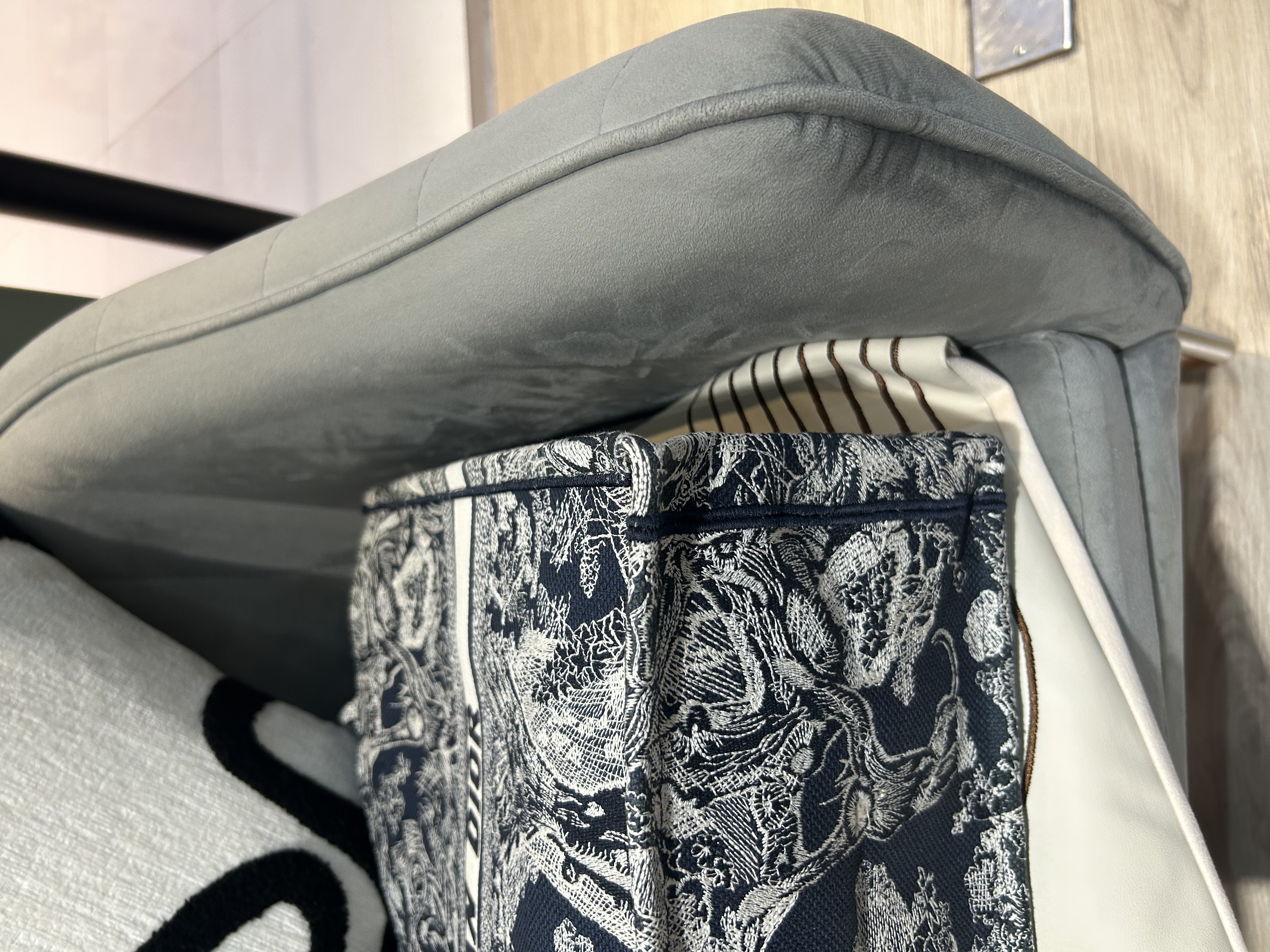 Dior Book tote Large Blue and Ecru Toile de Jouy Reverse Embroidery 100%Authentic, 98%New