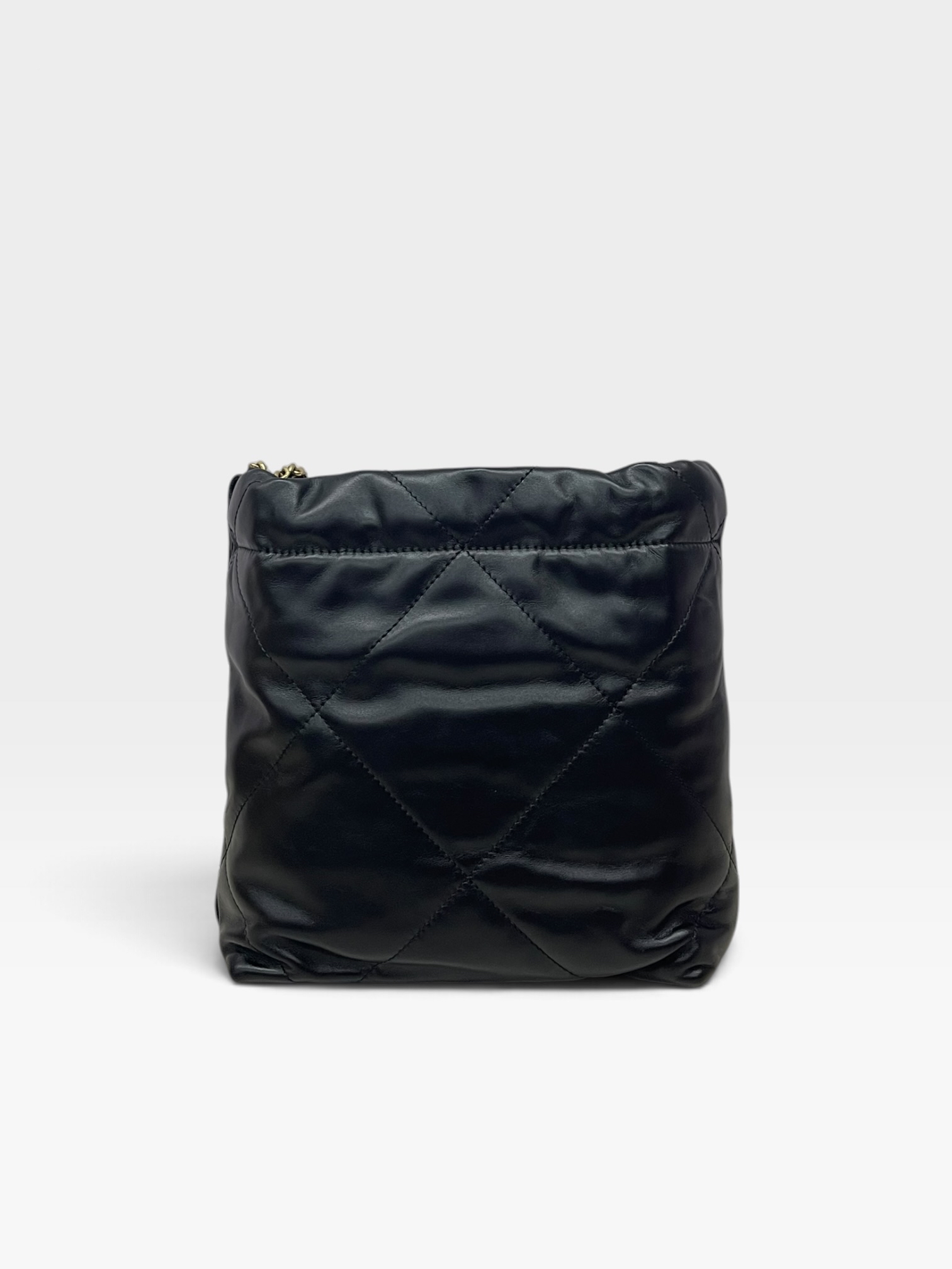 Pre-Owned CHANEL 22 Mini Handbag / Product Code: 102910