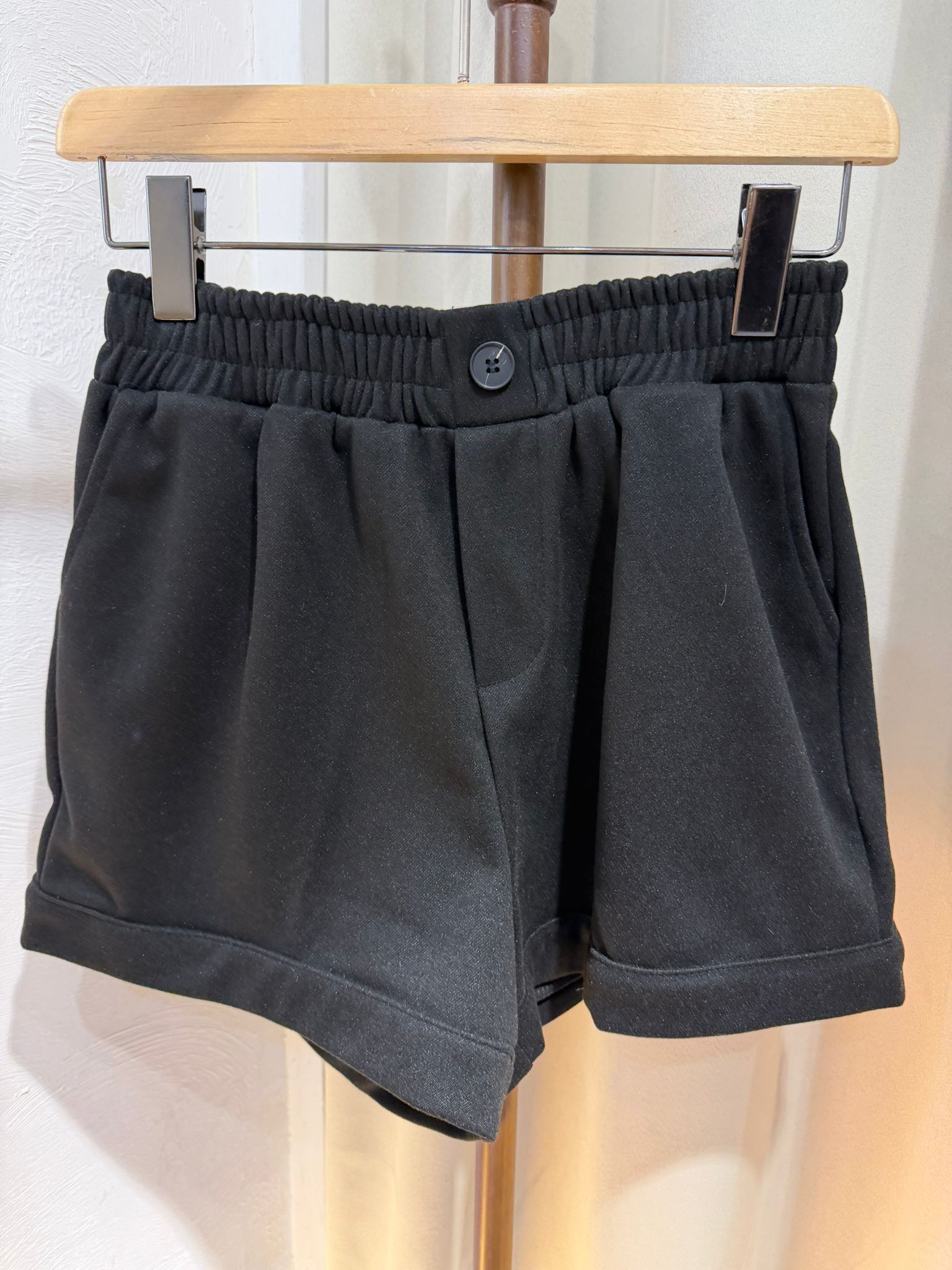 簡約休閒黑色短褲