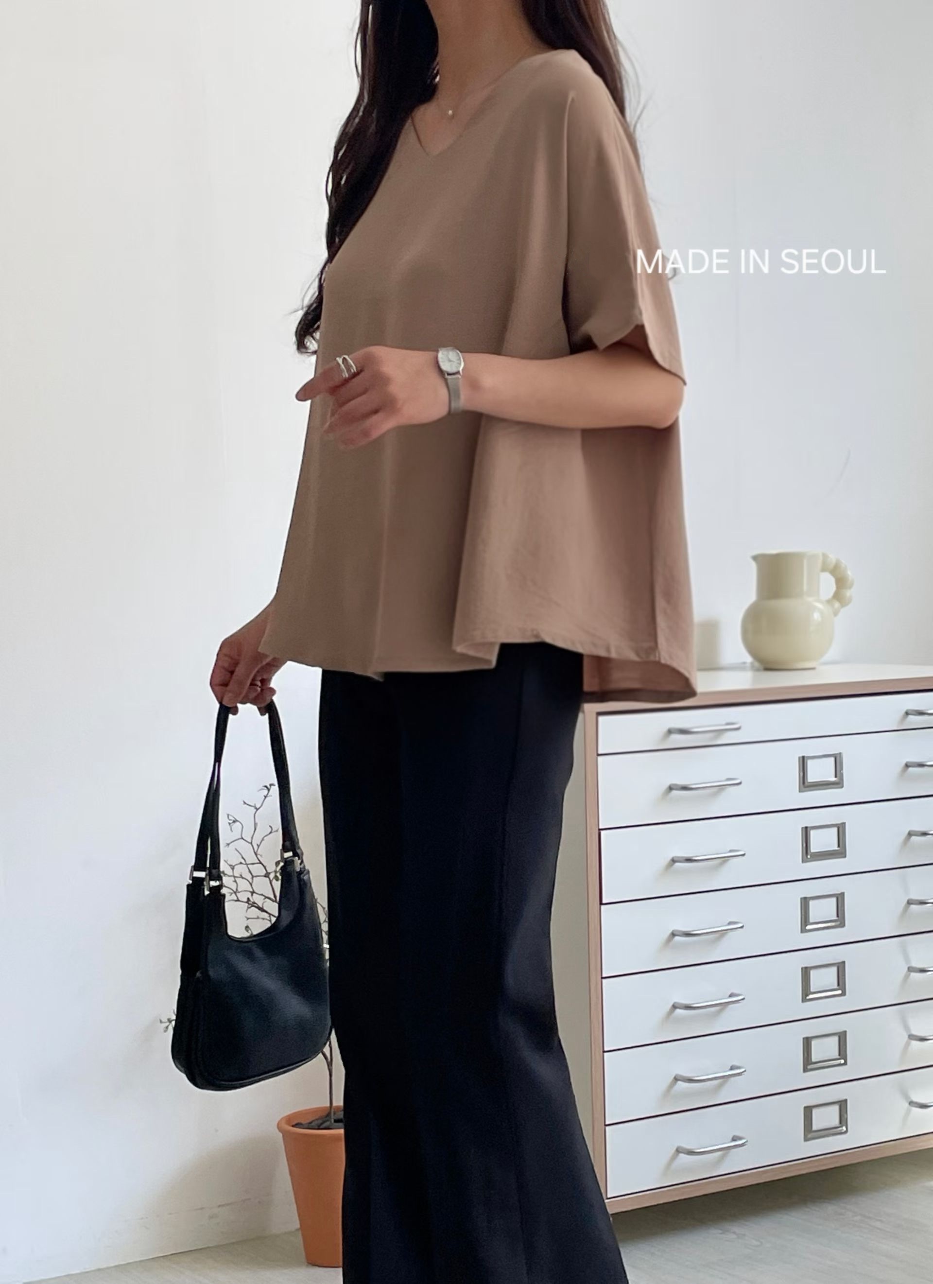 G6190 韓國🇰🇷淨色V領top