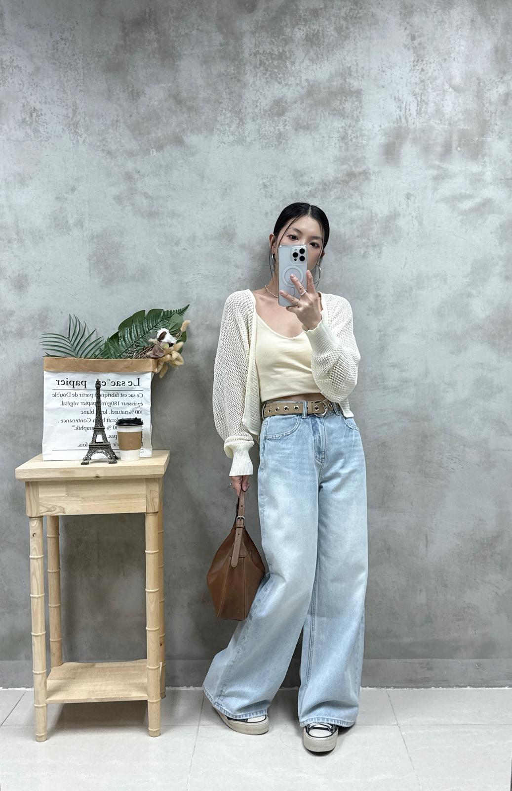 D05 洗水淺藍牛仔褲