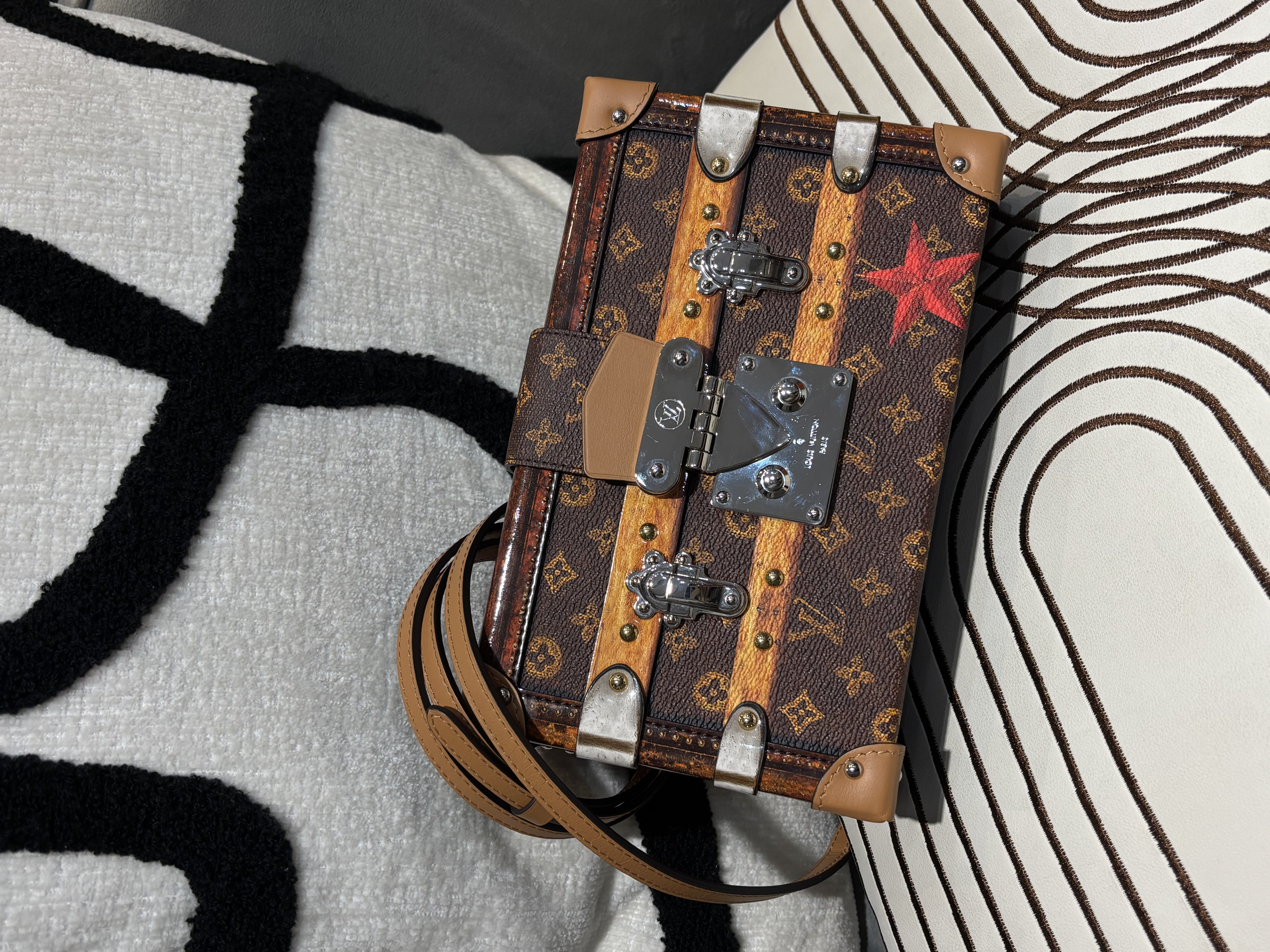 LV Time Trunk Petite Malle Shoulder Bag 硬箱肩背包 M52737 100%Authentic, 99%New ☑️晶片☑️Strap☑️Dust bag