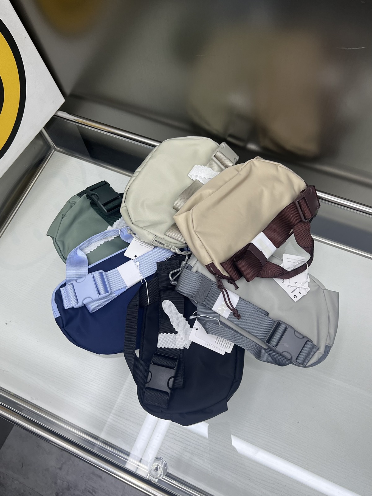 【現貨】Lululemon Sports Belt Crossbody Bag戶外運動手提斜挎包 情侶款
