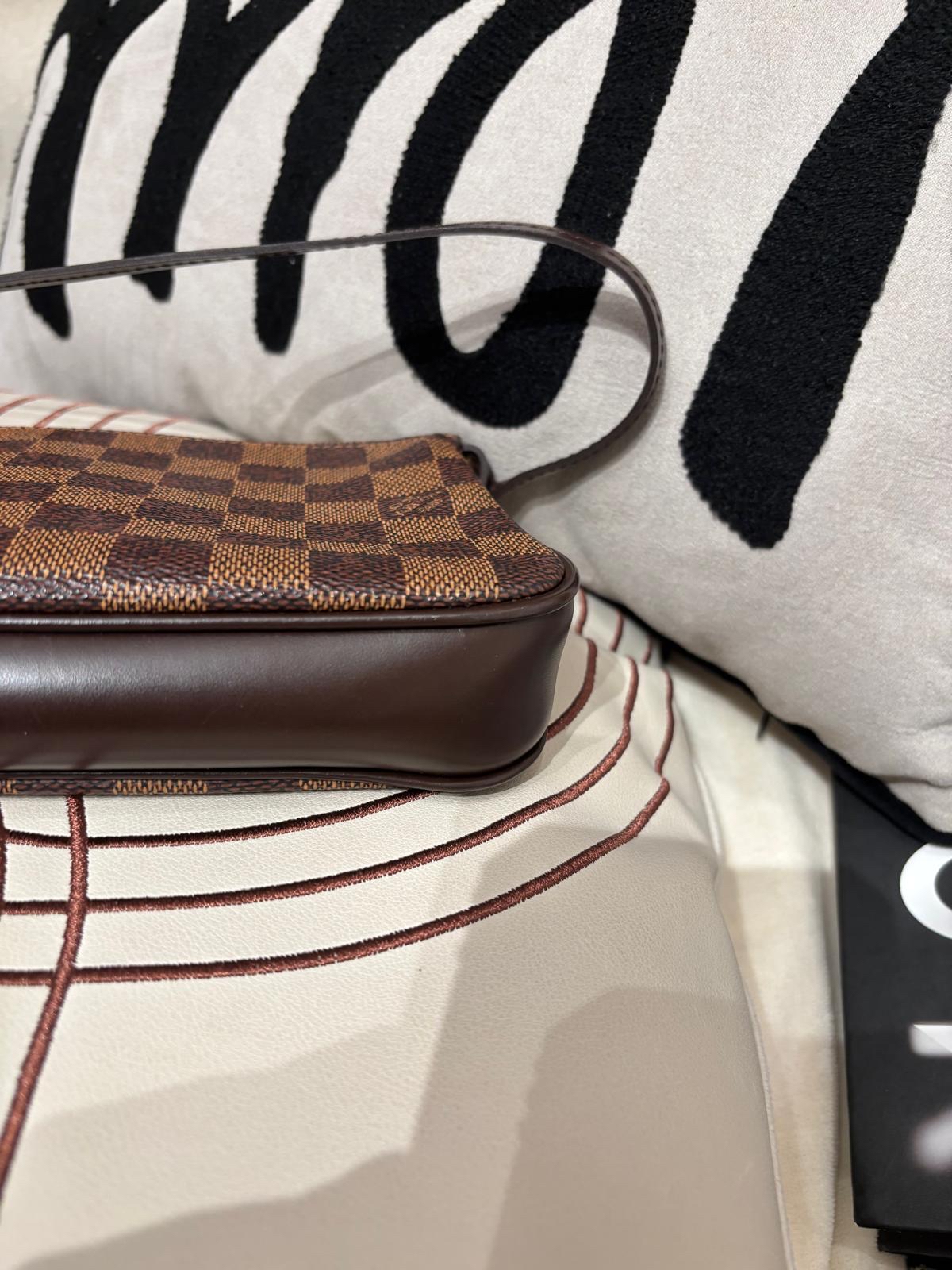 Lv pochette Hobo Bag 100%Authentic, 95%new