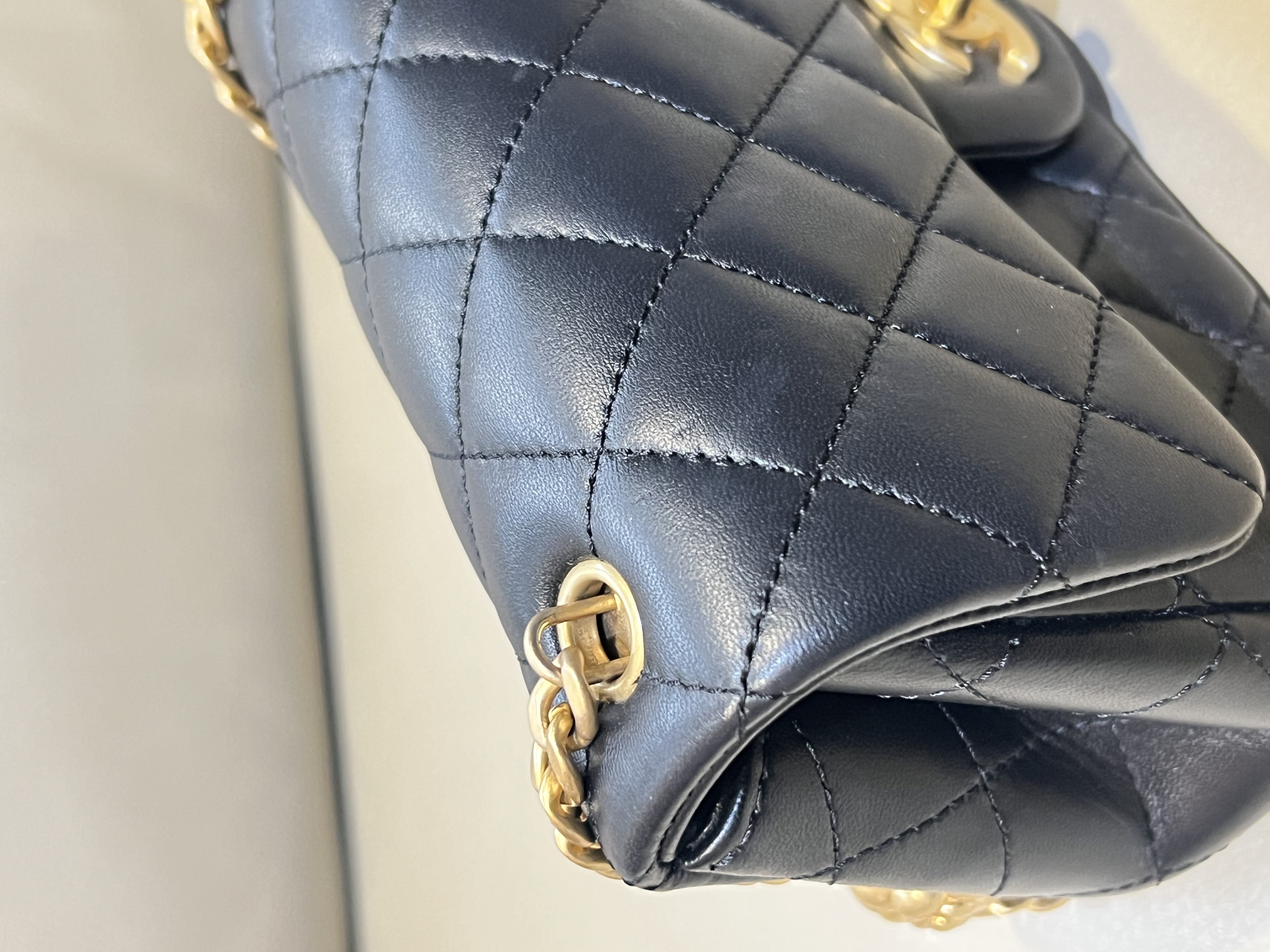 Pre-Owned CHANEL Small Flap Bag / Product Code: 26040521