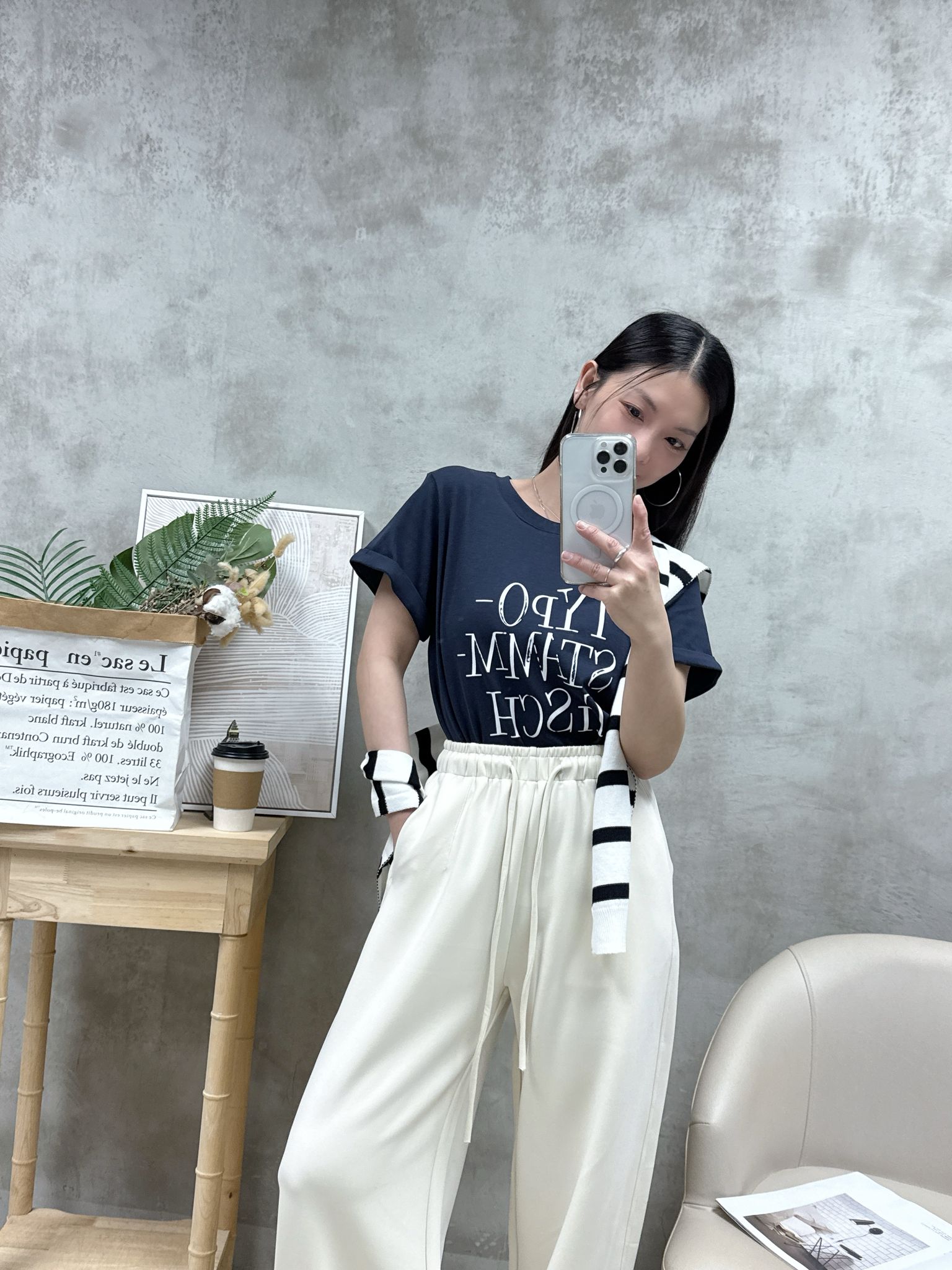 B08 褶袖英文字Tee