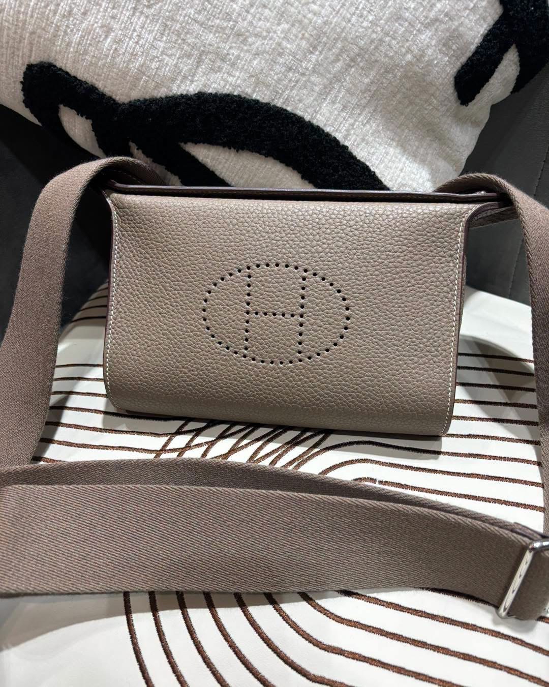 HERMES videpoches STAMP B ETOUPE  100%Authentic ,92%new ✅dust bag