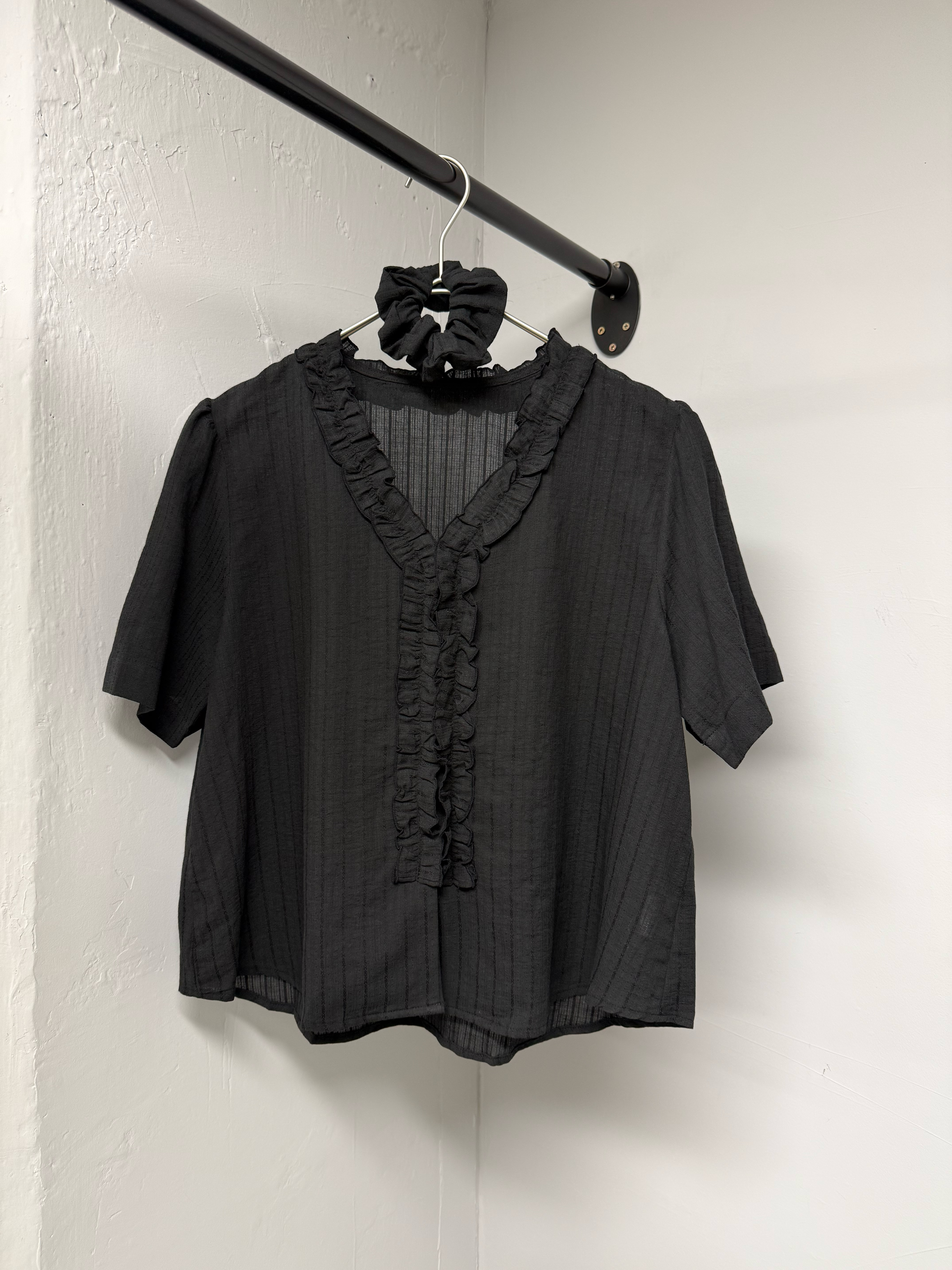 V-neck ruffle top(with scrunchie) #top133