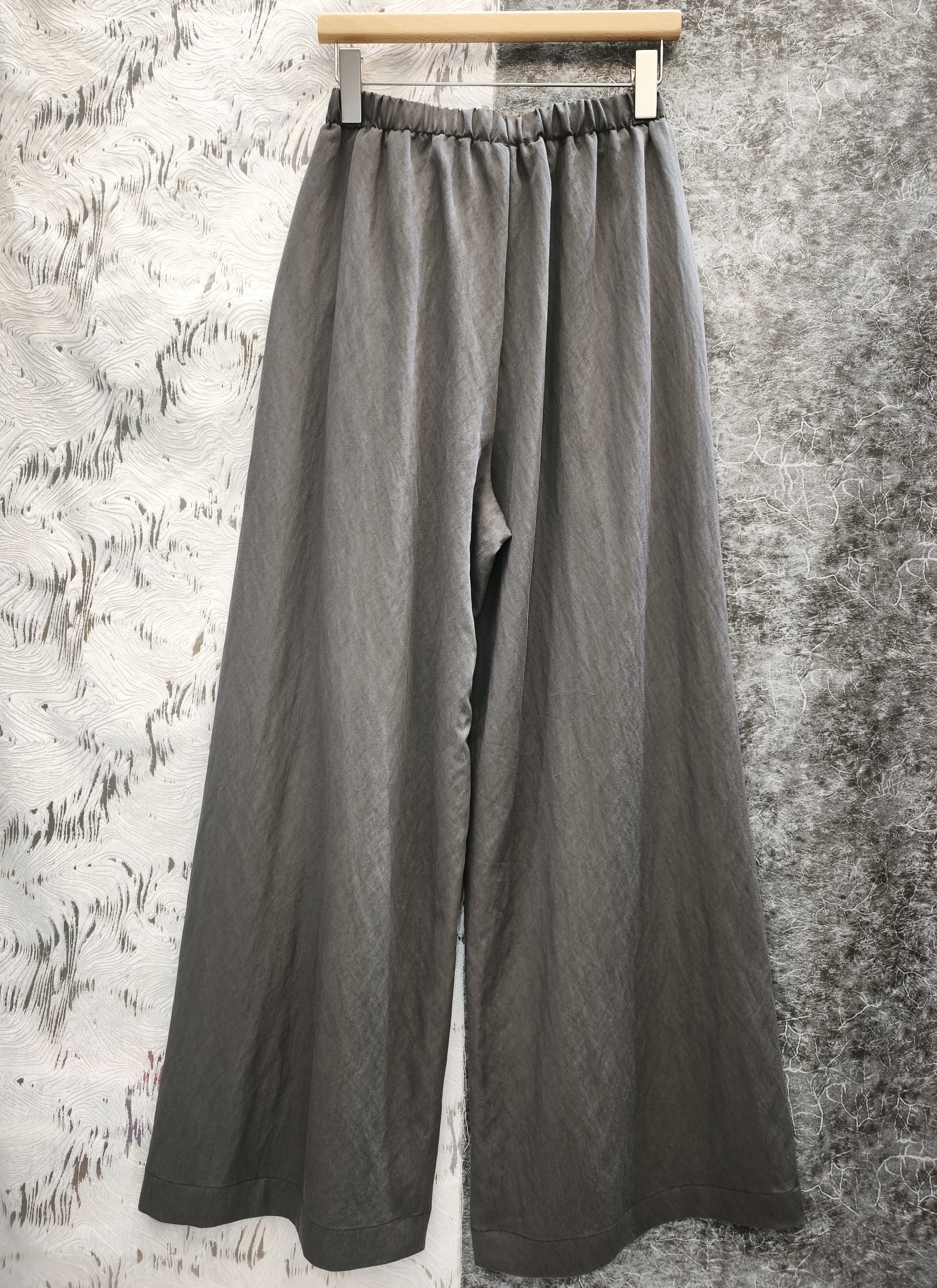 前骨簿料直筒褲