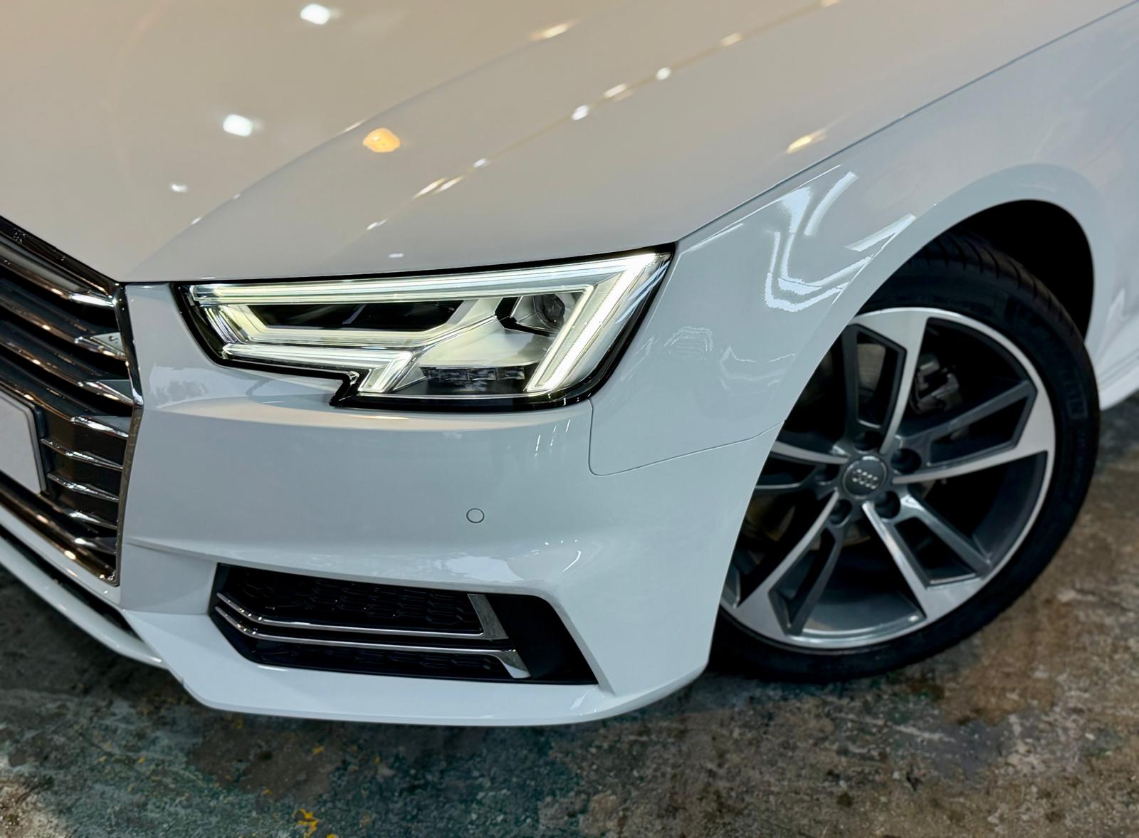 Audi A4 Sedan 30TFSI S-Line 2016