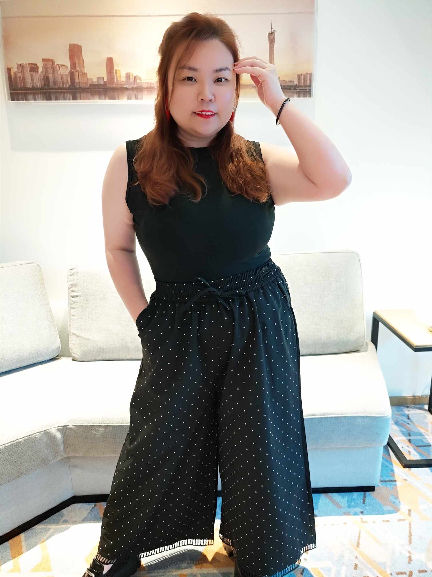 YCE03 1662 小波点网洞裤脚阔腿裤