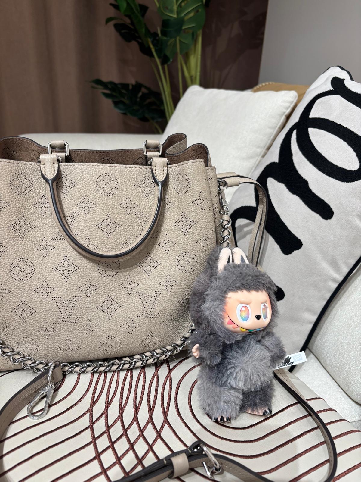 LV bella Tote Calfskin 2way bag 100%Authentic, 99%New ✅Dust bag