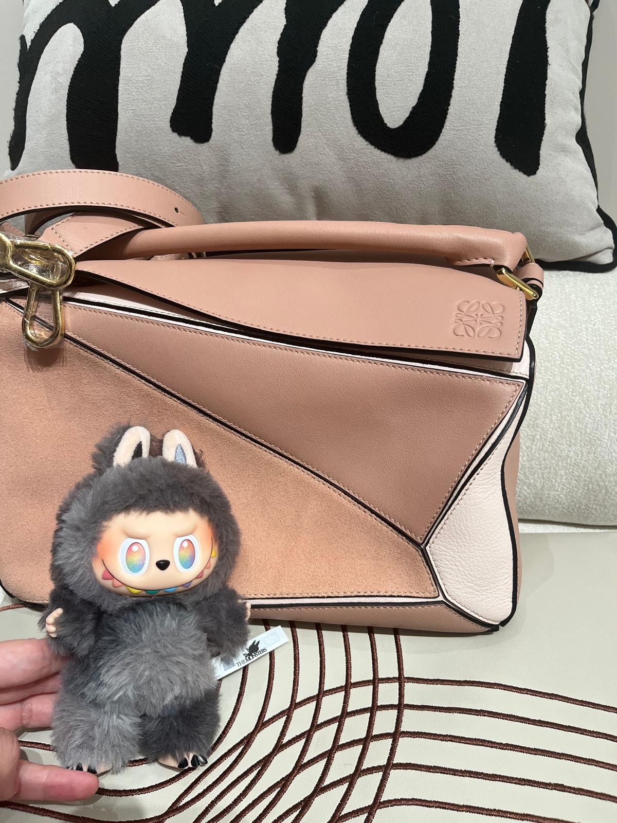 Loewe Puzzle medium calfskin,100%Authentic, 99%new ✅tap ✅booklet✅肩帶 ✅dust bag