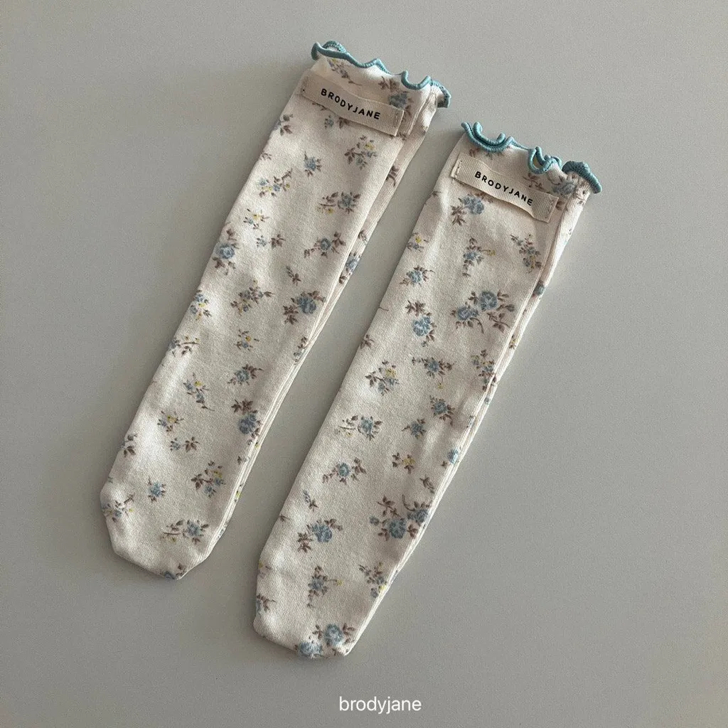 🇰🇷Brodyjane bonnet/bib/socks