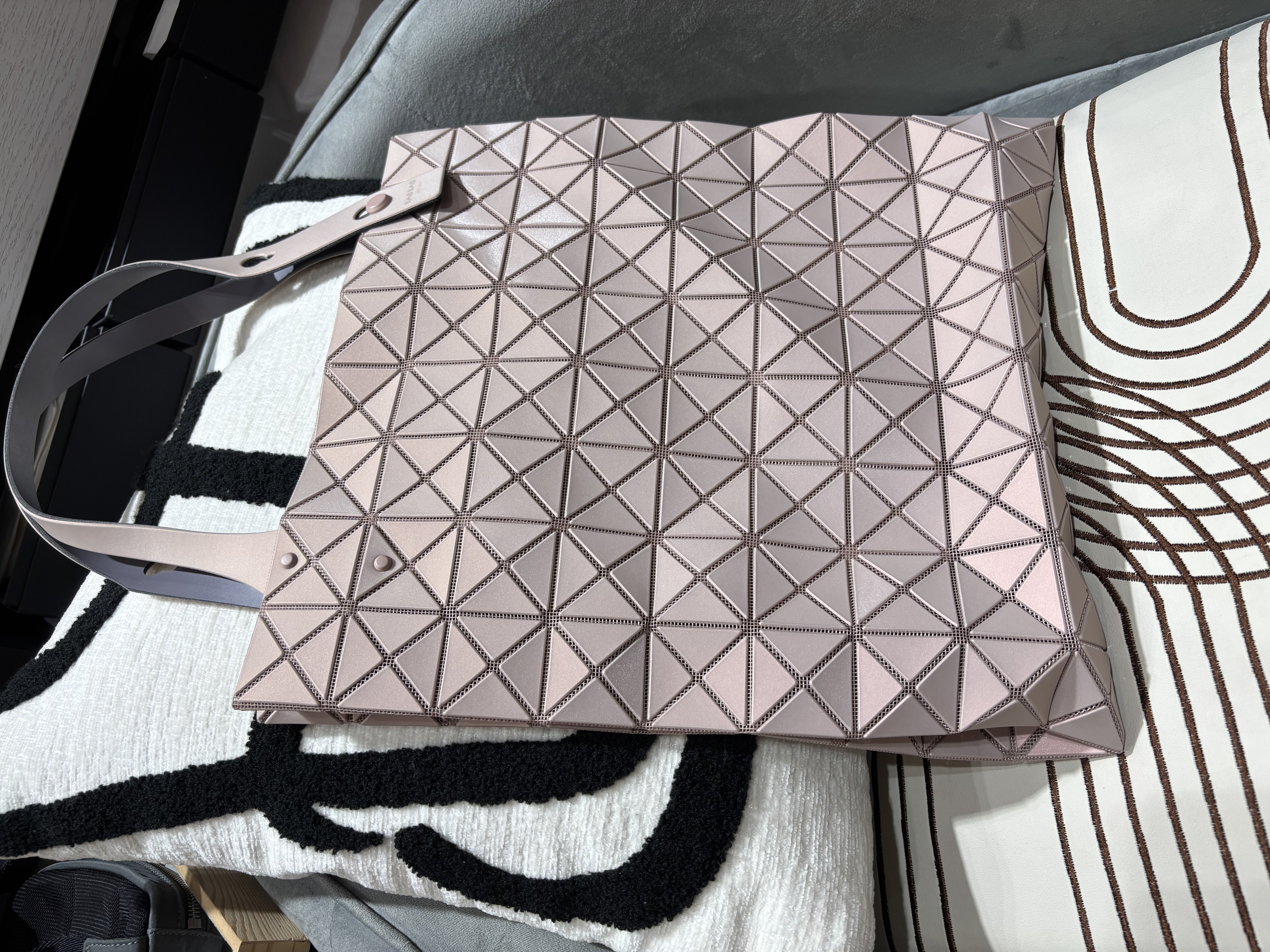 Issey Miyake Bao Bao Tote Bag 100%Authentic, 98%New ✅Dust bag