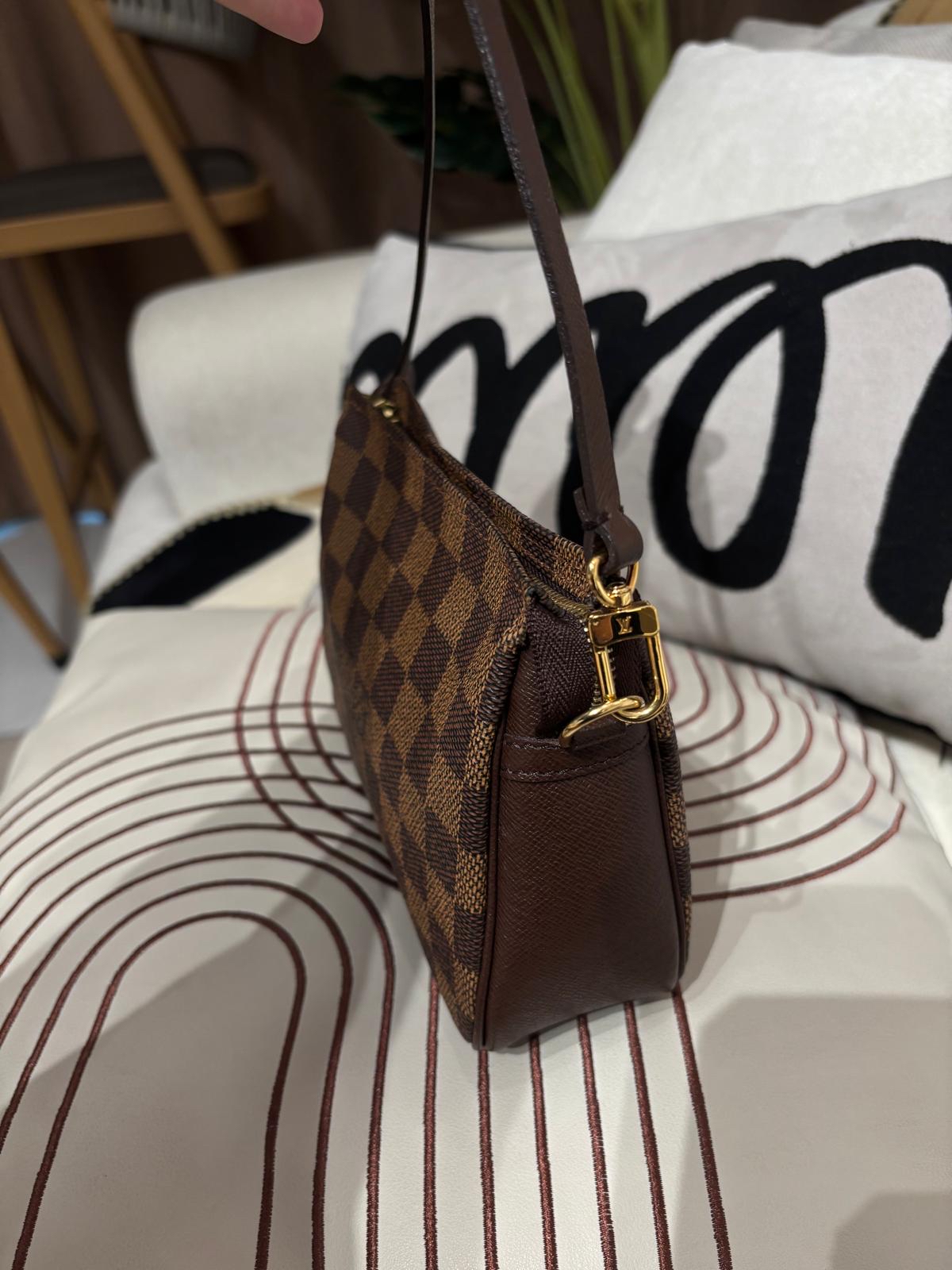 Lv Trousse Pochette zip pouch shoulder bag 100%Authentic, 95%new