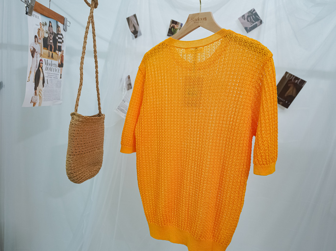 Bright Orange Knit Top with Half Sleeves ‖ 亮橙色镂空针织五分袖上衣 KR01151102
