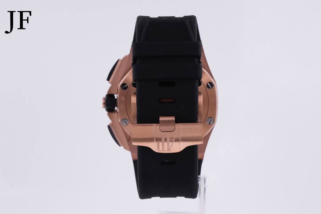 🚀品牌：AP大熊猫🚀 系列：俗称金大熊猫 机芯：3126计时自动机械 材质：316精钢表壳 陶瓷圈 直径：42mm 皮带：橡胶表带 表扣：原装针扣 玻璃：蓝宝石水晶玻璃