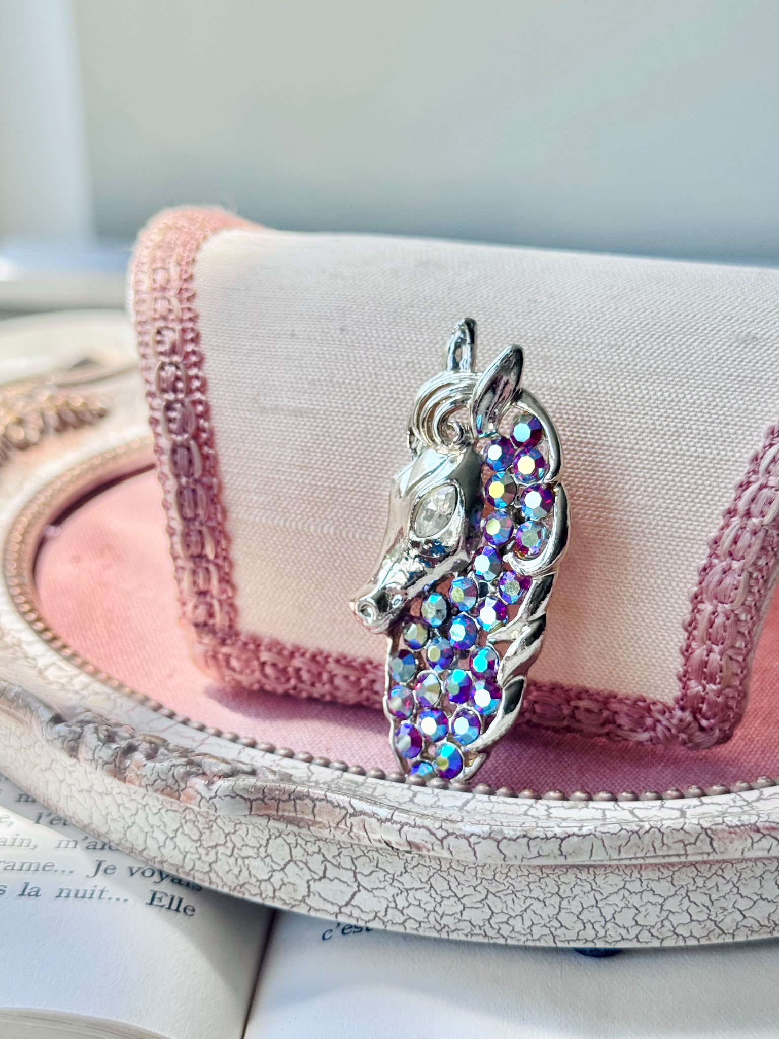 Unsigned C.a. 1960s Mid-Century Aurora Borealis Horse Brooch (MT2589-25)