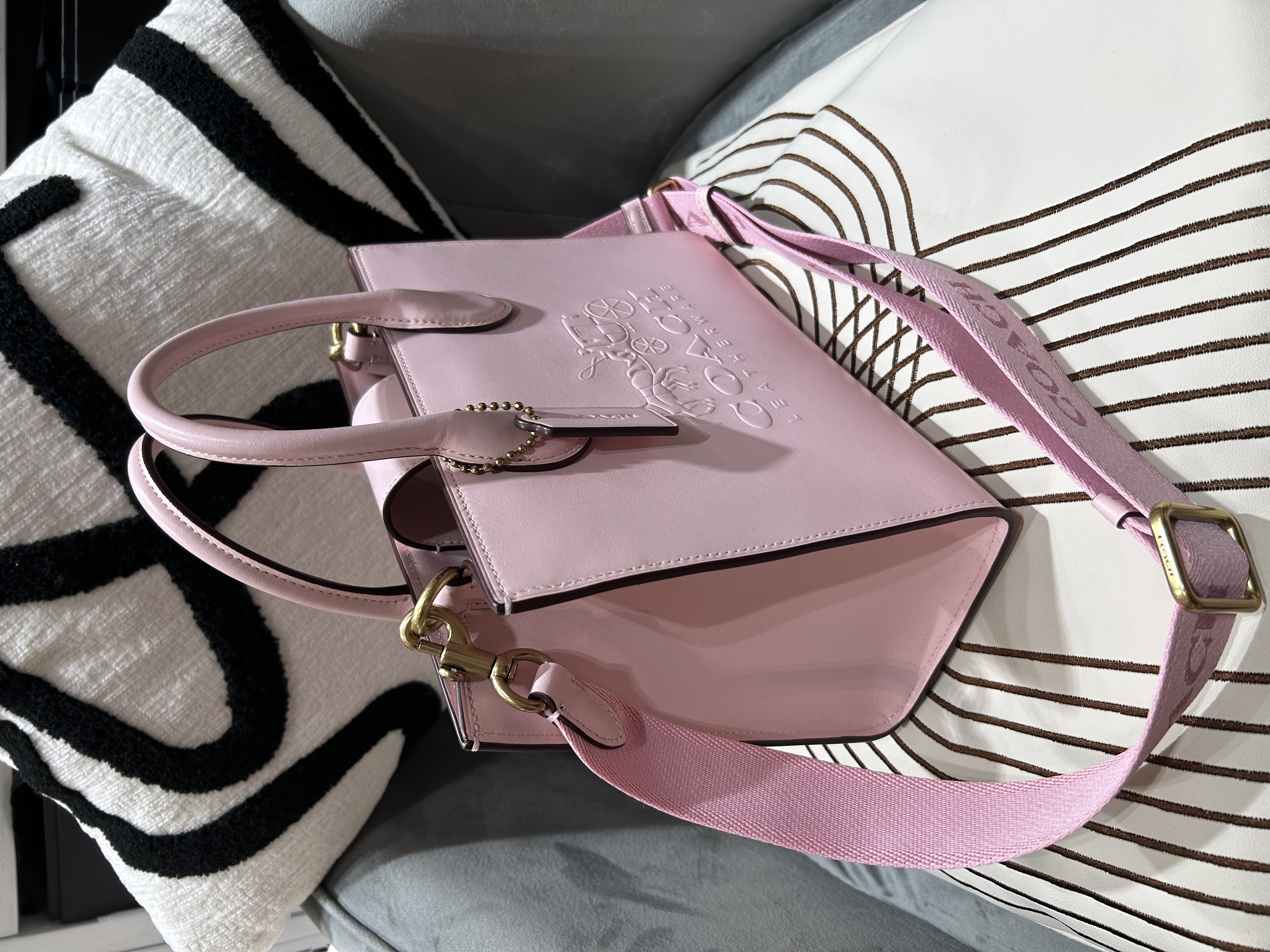 Coach ace 26 2way bag 100%Authentic ,unused ✅塵袋 ✨ 專門店售價$4500 📣 