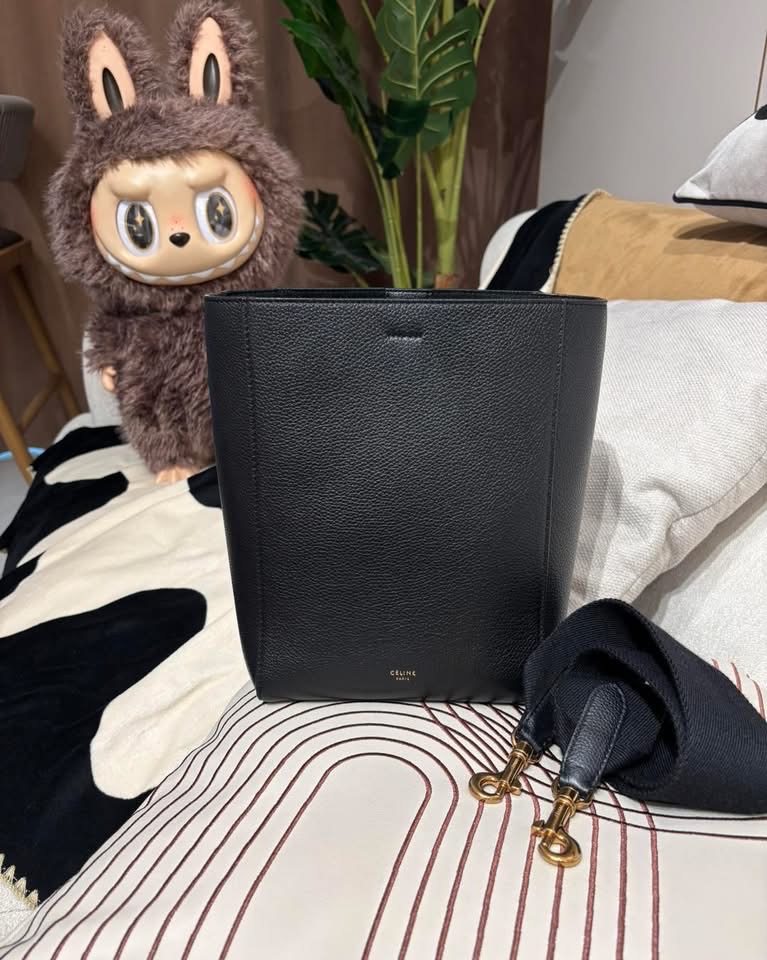 Celine sangle small bucket 黑色牛皮 100%Authentic,95%new ✅strap✅塵袋 