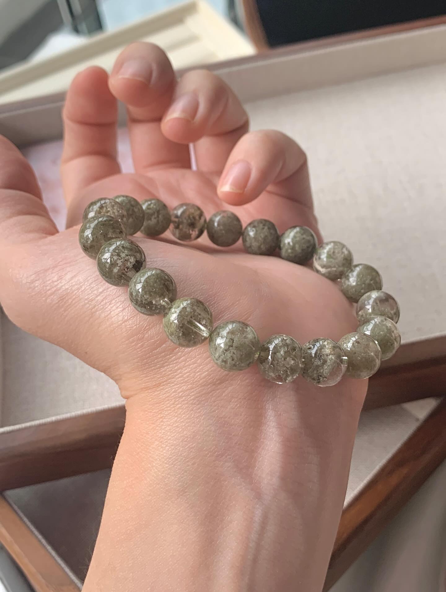 莫奈绿幽灵 ｜ Green Phantom 10.6mm RM398 (只有一条）绿幽灵主要功效包括招正财、助事业发展、平衡身心情绪，并且能够吸引贵人、增强人际关系，还具有辟邪和带来活力的作用Green phantom crystals are believed to offer various benefits, including promoting healing and balance on physical, emotional, and spiritual levels, enhancing spiritual growth and intuition, facilitating transformation and personal development by releasing old patterns, and amplifying energy for manifestation. They are also associated with attracting wealth and career opportunities, stimulating concentration and memory, and aiding in the successful completion of long-term projects. Some also claim it can purify the aura, align chakras, and protect against negative energies#绿幽灵 #greenphantom #naturestone #gemstone #天然水晶 #水晶手串 #马来西亚水晶网店