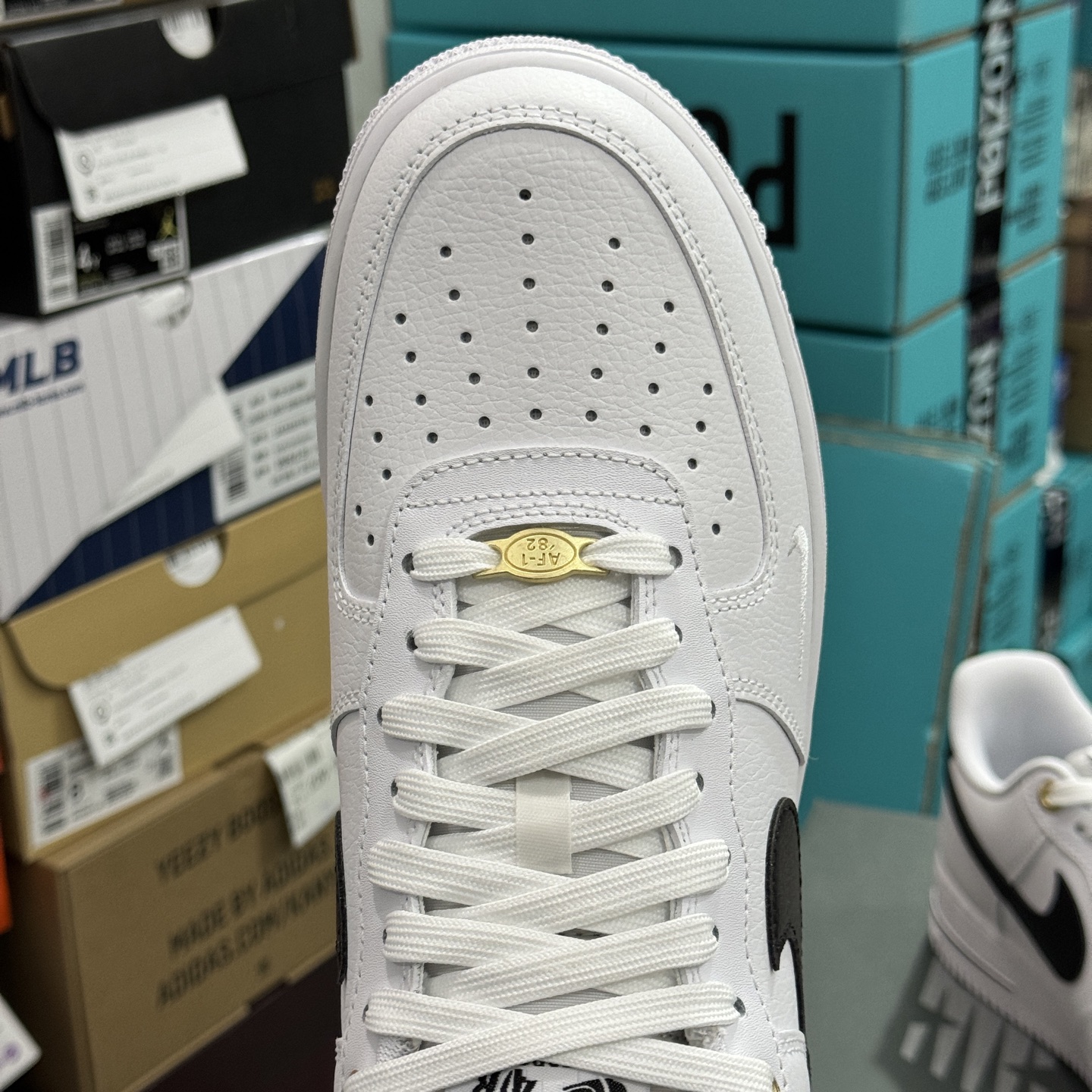 Nike Air Force 1 '07 LV8 "40th Anniversary"  DQ7658-100 