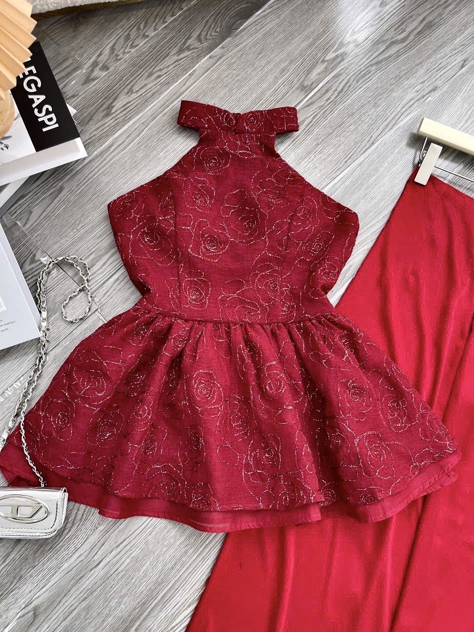 復古酒紅色吊帶上衣