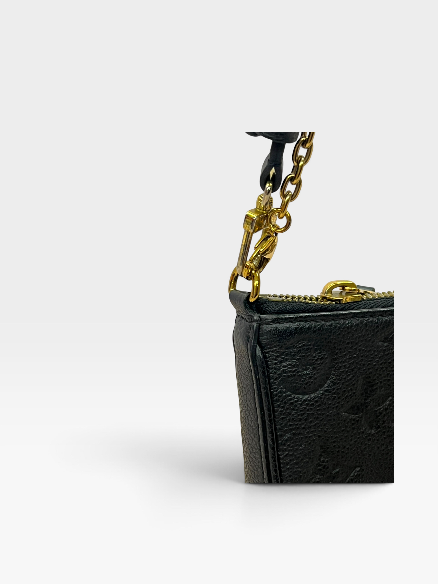 Pre-Owned LV Easy Pouch On Strap / Product Code: 082803
