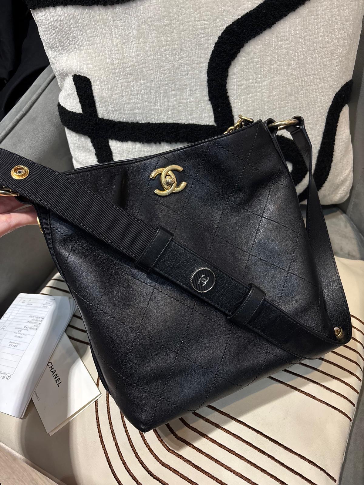 Chanel Button Up Hobo Bucket bag 100%Authentic, 95%New ✅收據✅card ✅dust bag 