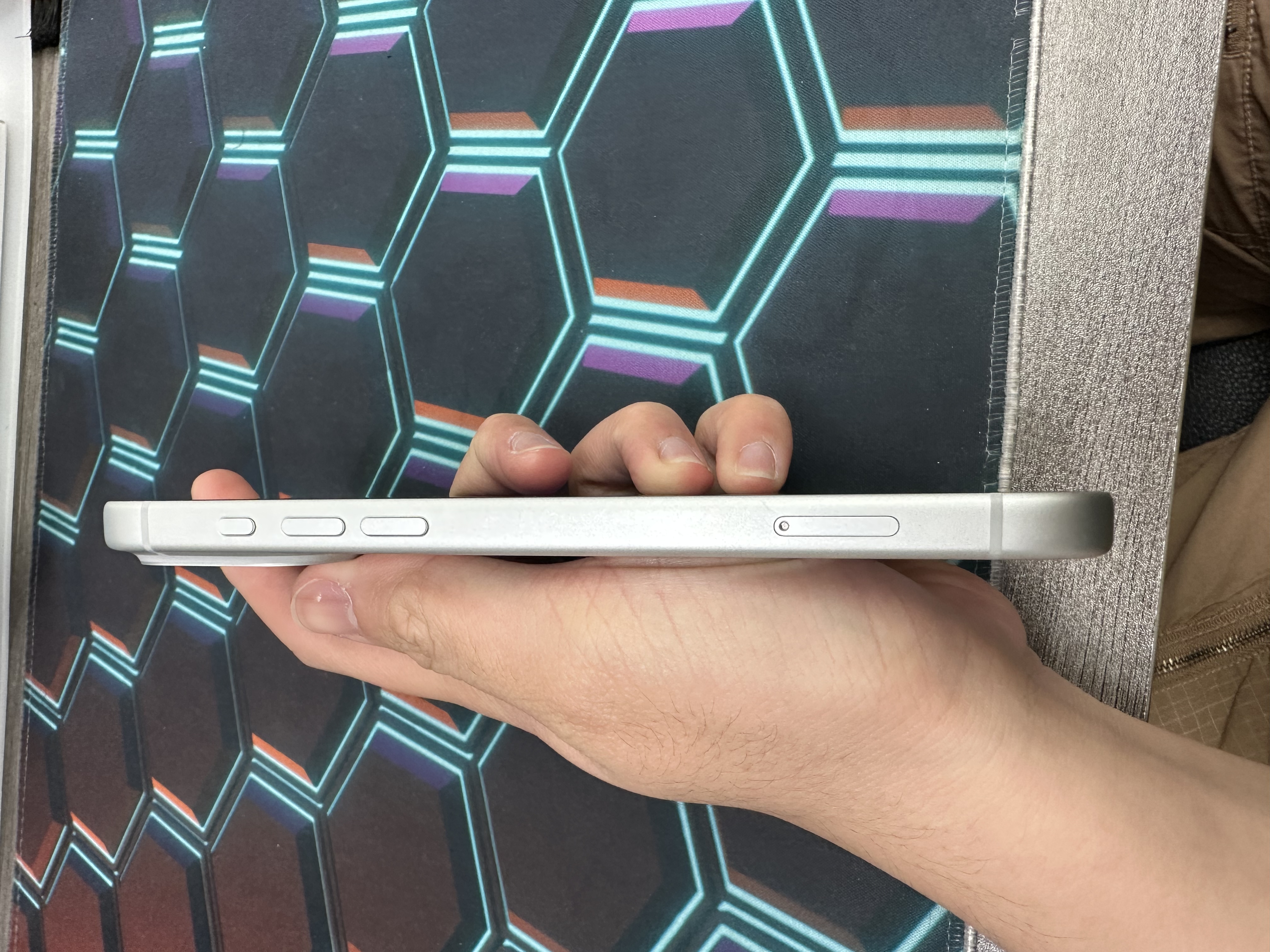 *8111 17 Pro Max 完美機 1TB 電95 銀色 Silver