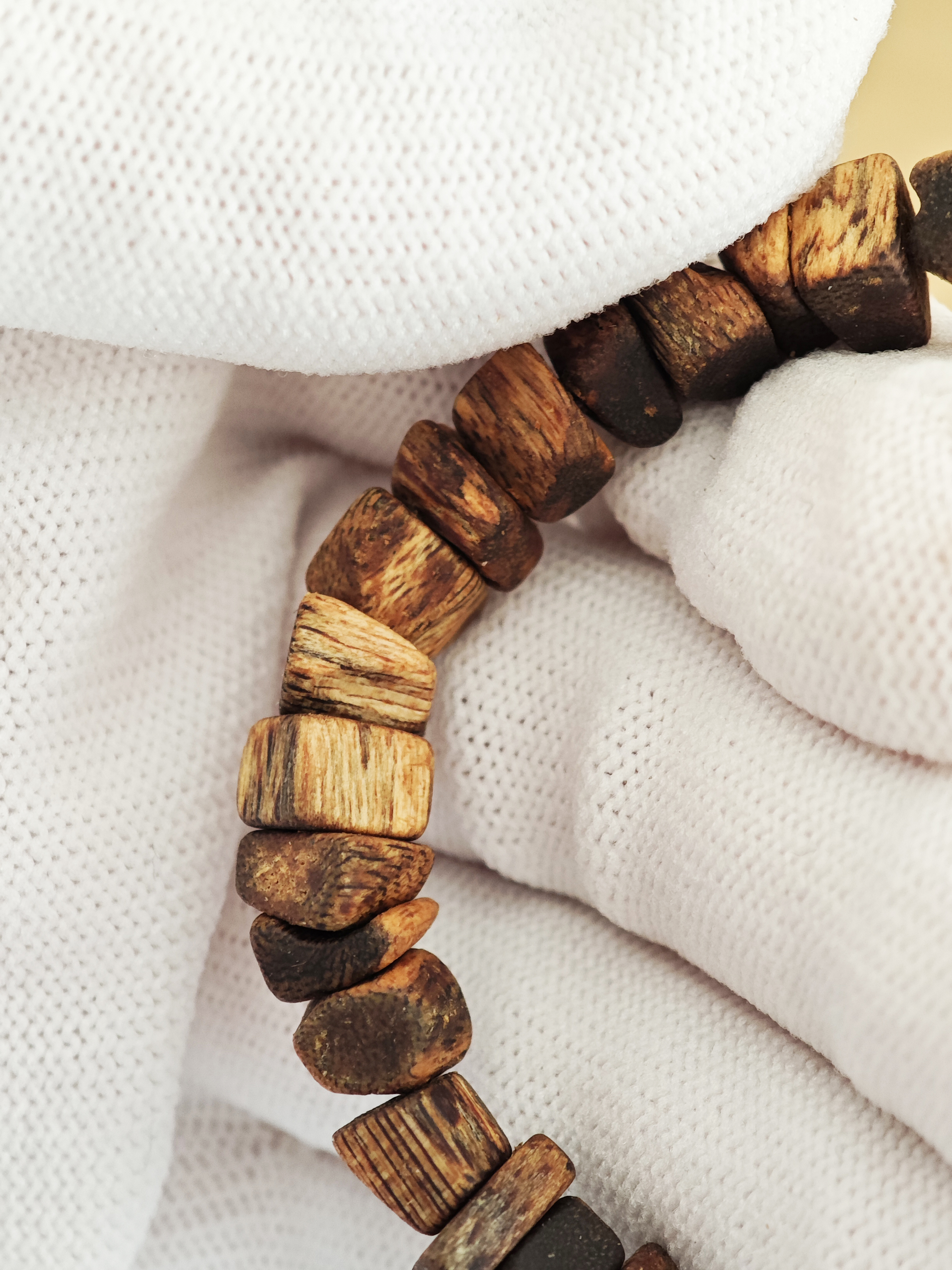 沉香木手串 - (不規則形態)6克